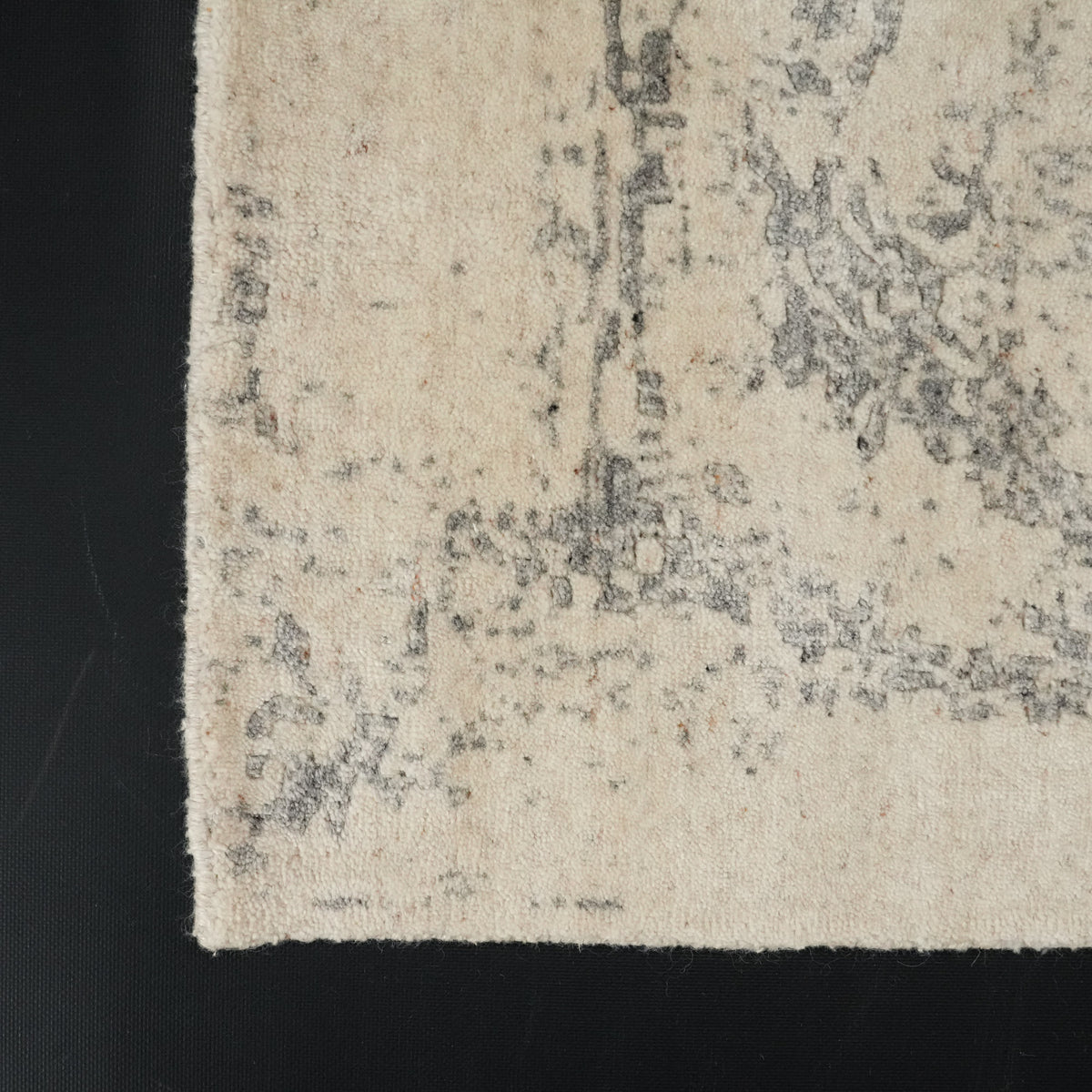 Tezgah Dokuma Soyut Desenli Gri Halı — modern tasarım