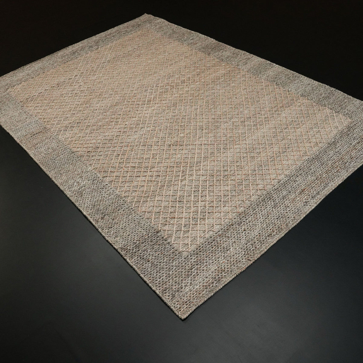 El Dokuma Çerçeve Desenli Bej Yün Halı, 140x200 – 170x240 cm — Halıcızade