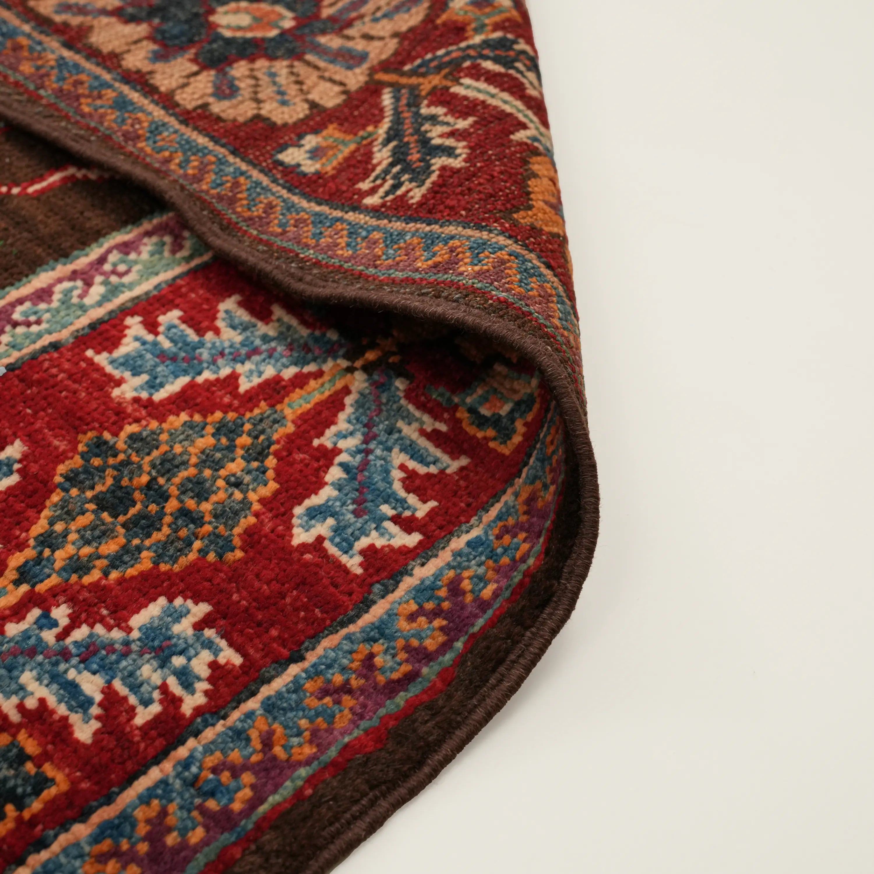 El Dokuma Uşak Desenli Rengarenk Yün Halı