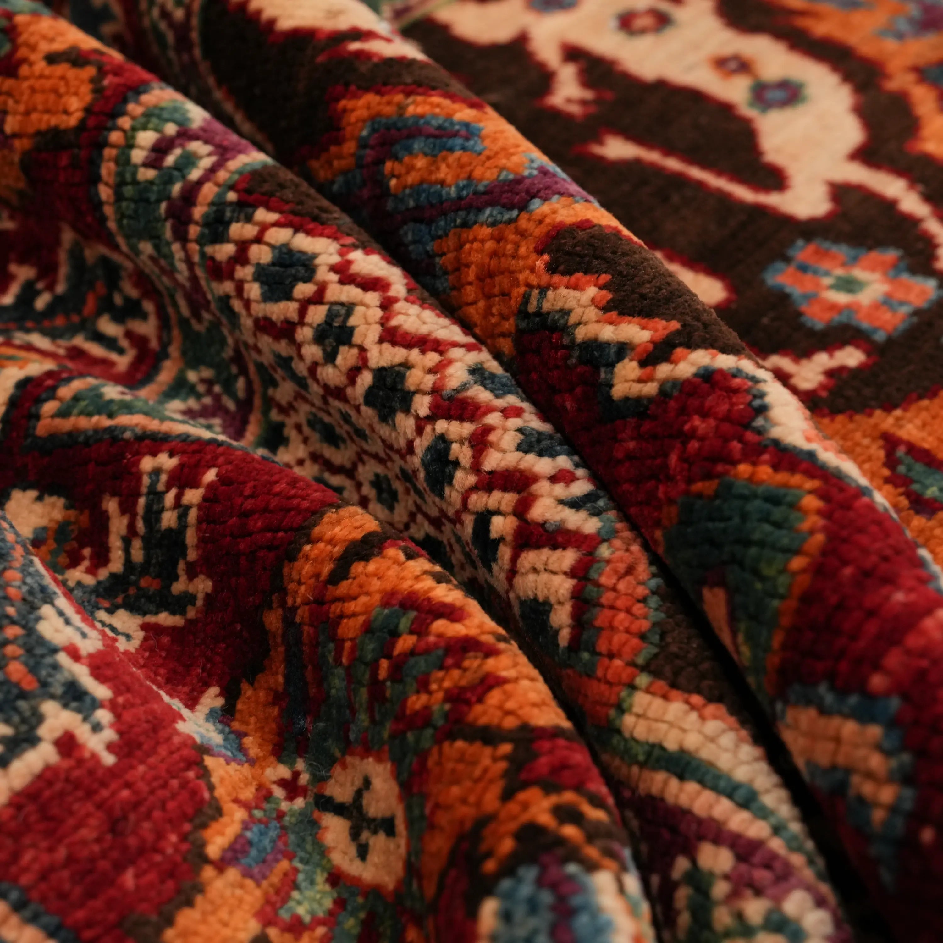 El Dokuma Uşak Desenli Rengarenk Yün Halı