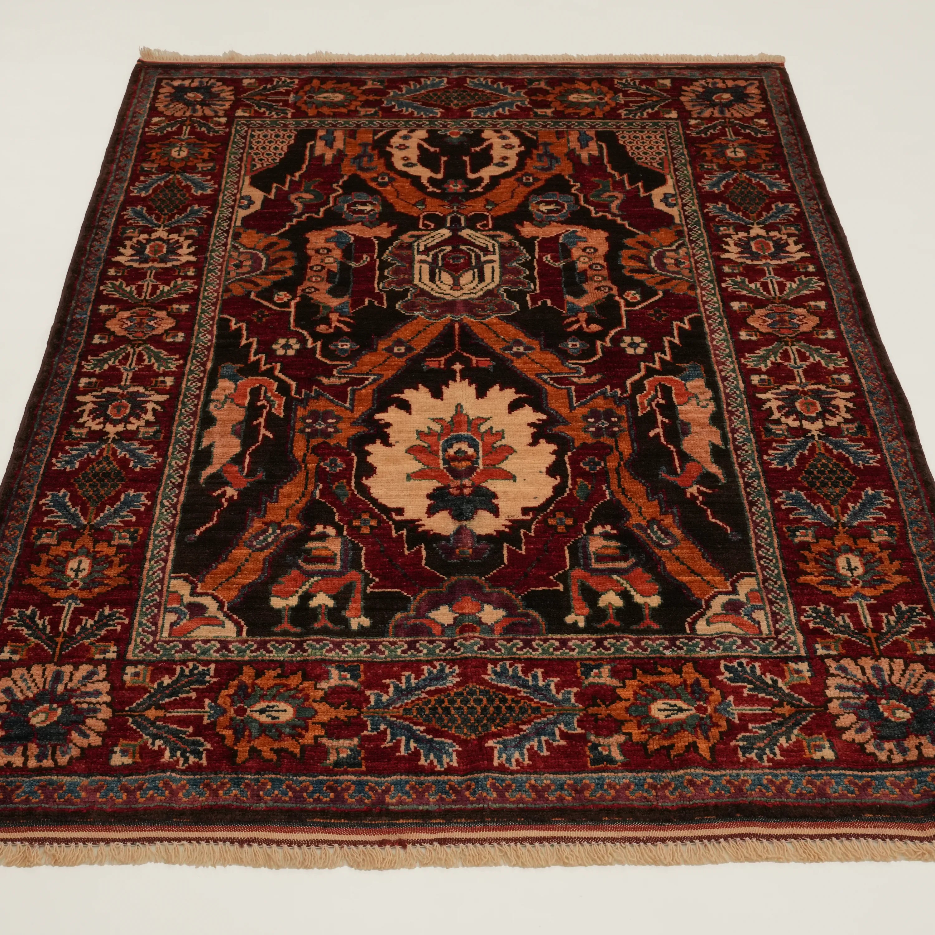 El Dokuma Uşak Desenli Rengarenk Yün Halı