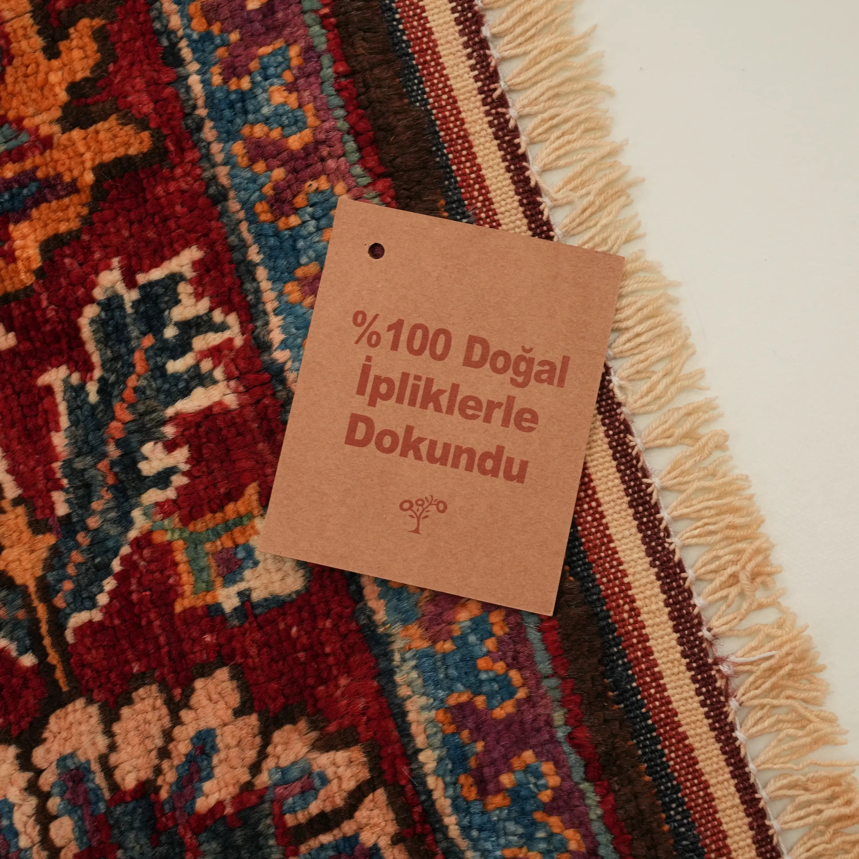 El Dokuma Uşak Desenli Rengarenk Yün Halı