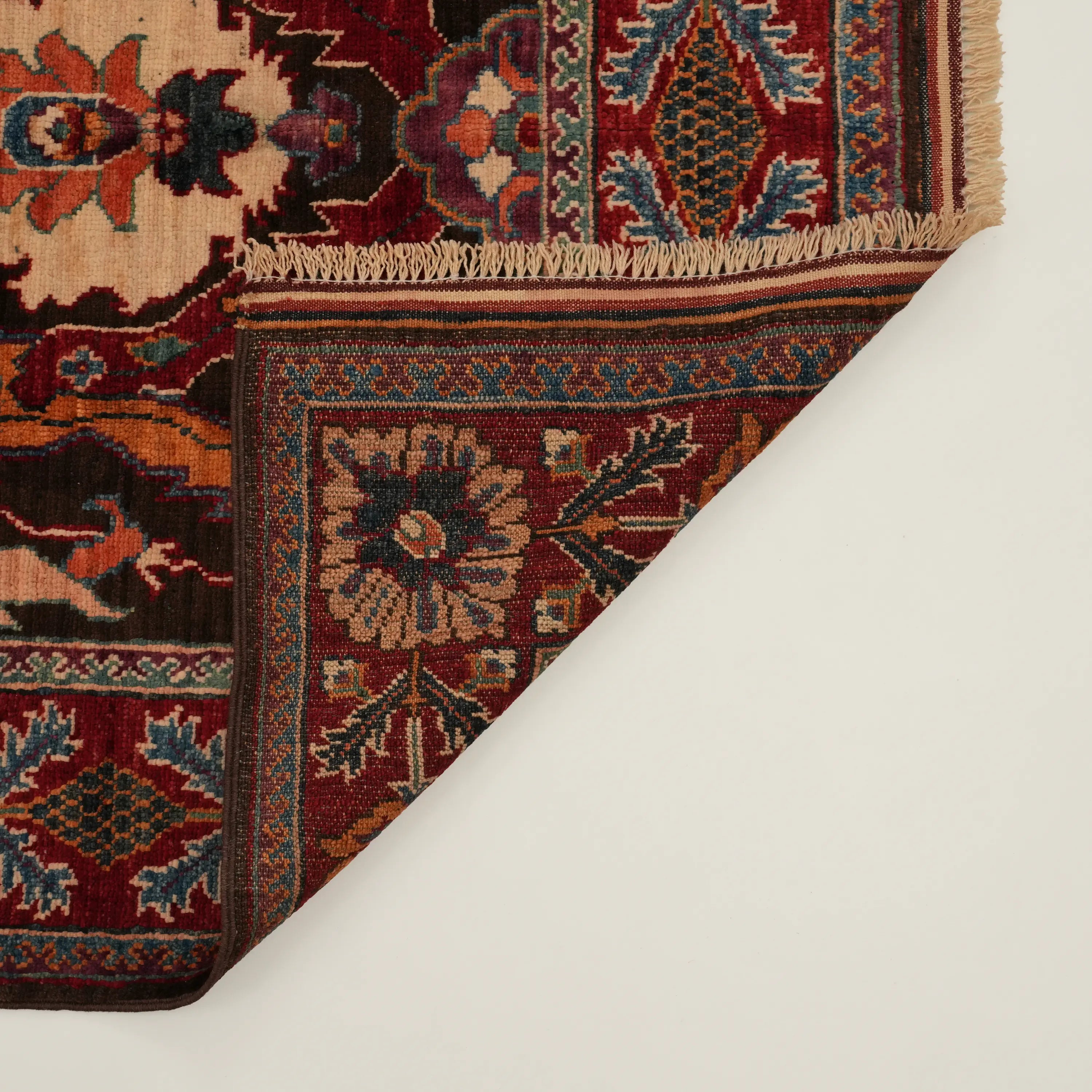 El Dokuma Uşak Desenli Rengarenk Yün Halı