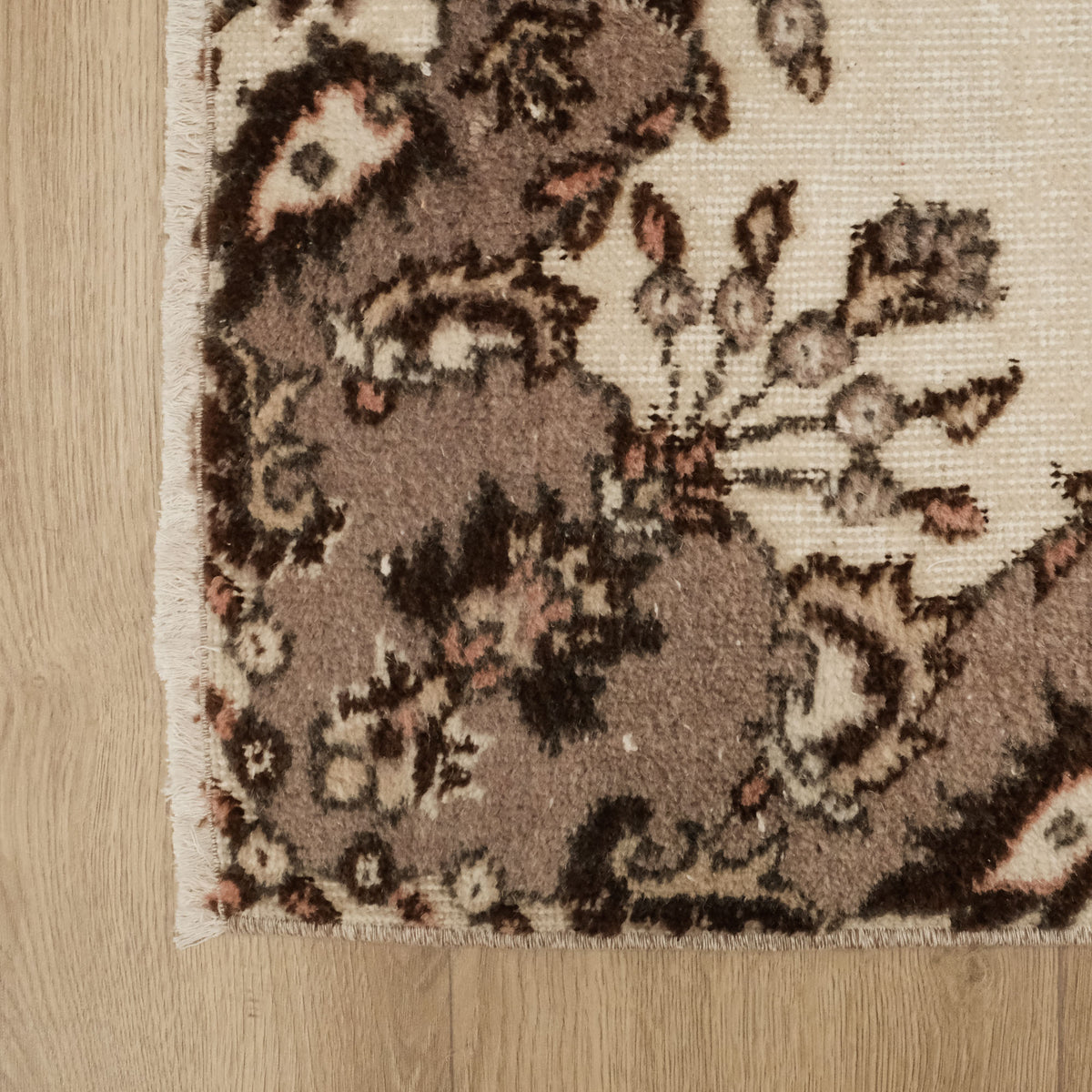 El Dokuma Vintage Desenli Kahverengi Halı — etnik desenli