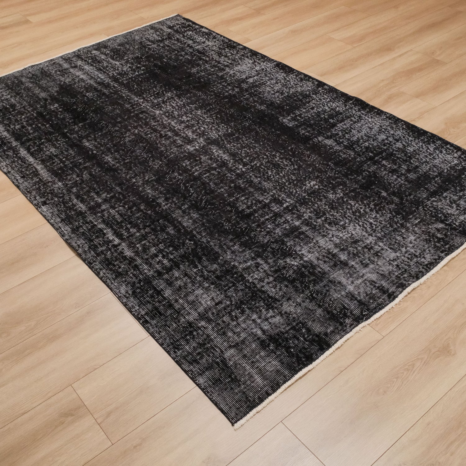 El Dokuma Vintage Desenli Siyah Yün Klasik Halı, 158x244 cm — Halıcızade