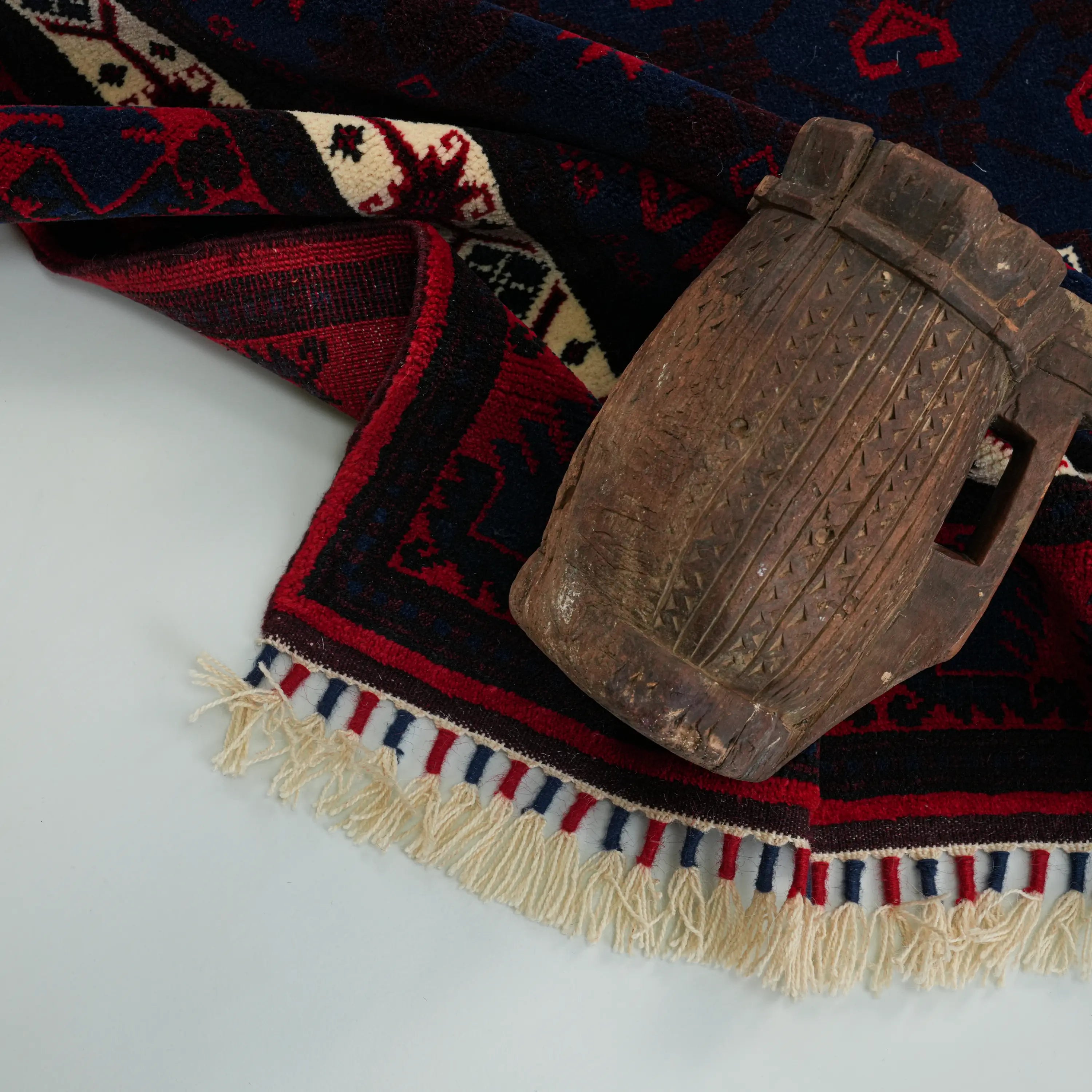 El Dokuma Yağcıbedir Desenli Lacivert Yün Etnik Halı