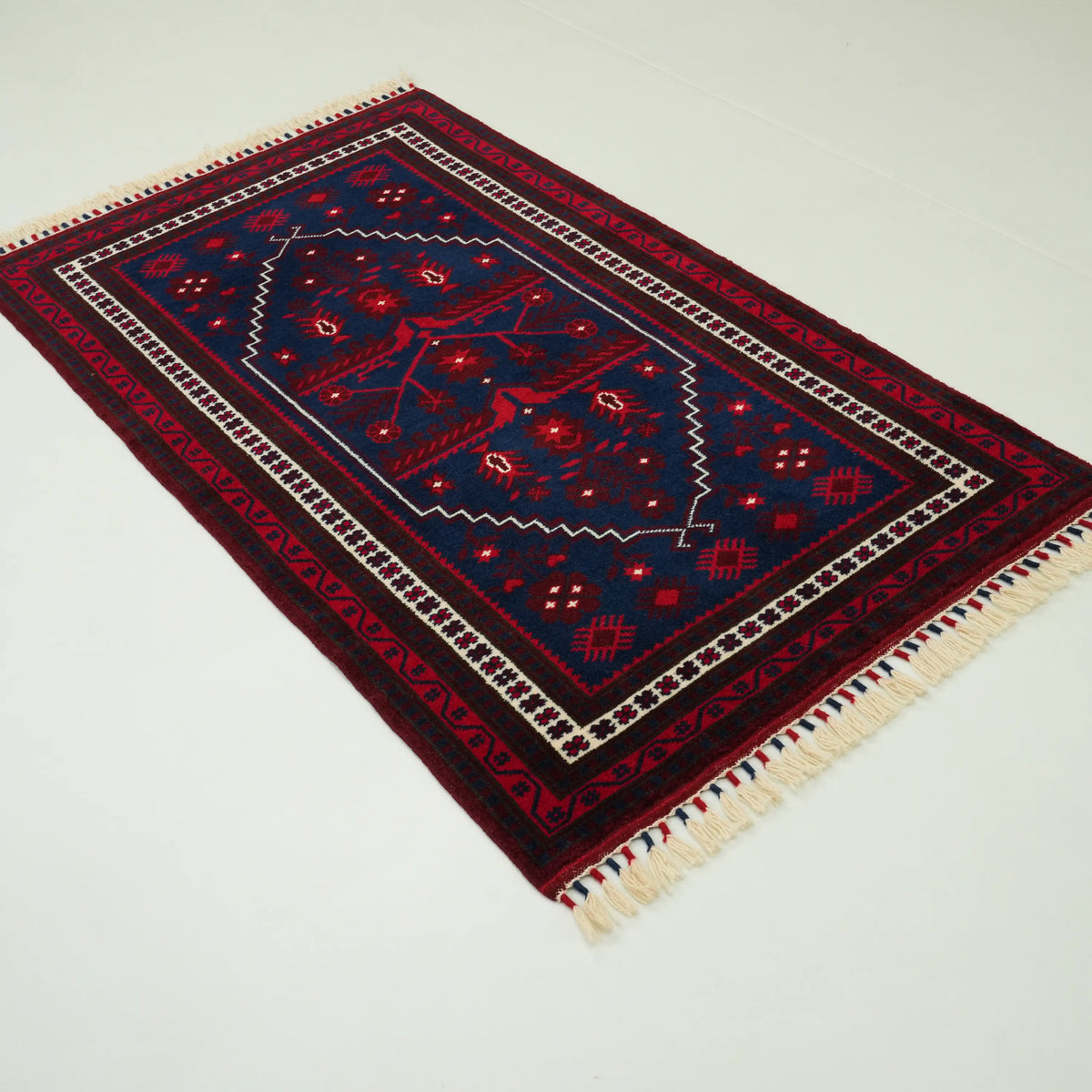 El Dokuma Yün Yağcıbedir Halısı, lacivert, 91x152 cm — Halıcızade