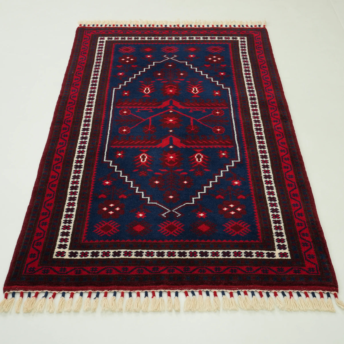 El Dokuma Yün Yağcıbedir Halısı — 91x152 cm