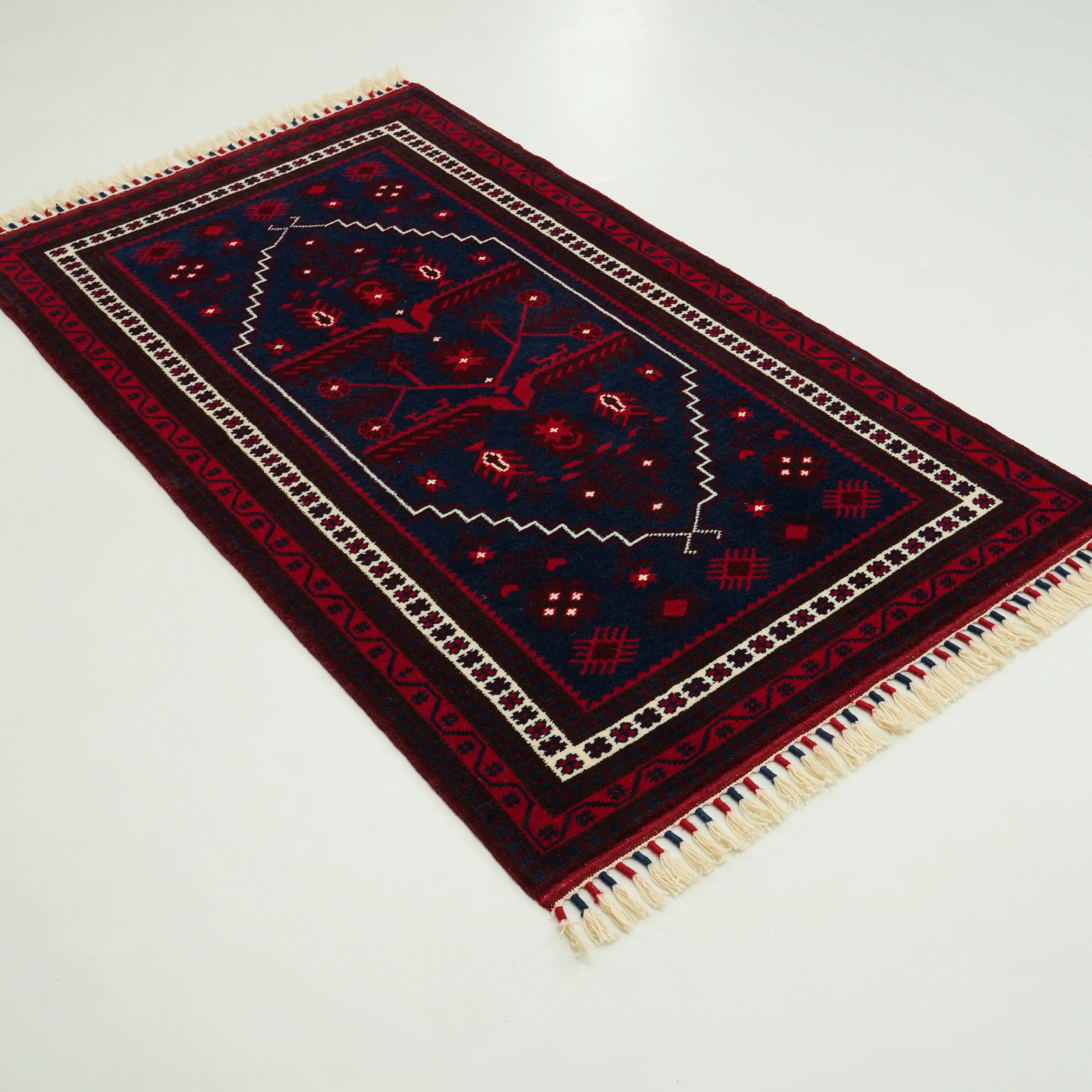 El Dokuma Yağcıbedir Desenli Lacivert Yün Etnik Halı