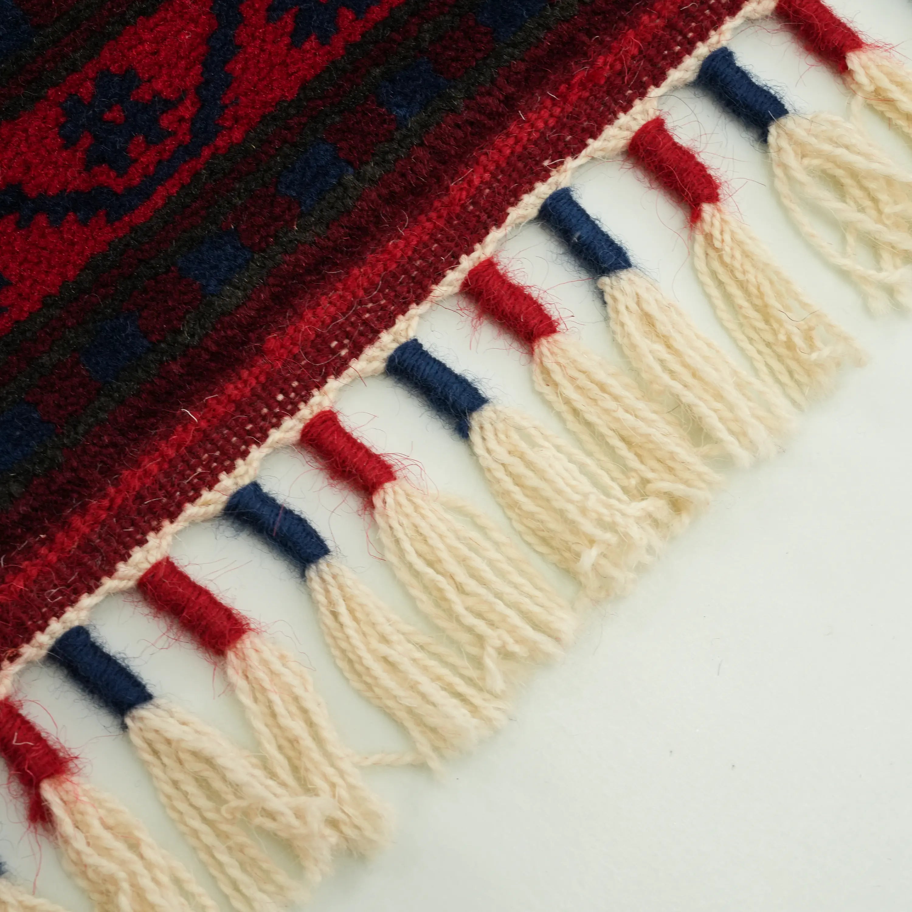 El Dokuma Yağcıbedir Desenli Lacivert Yün Etnik Halı