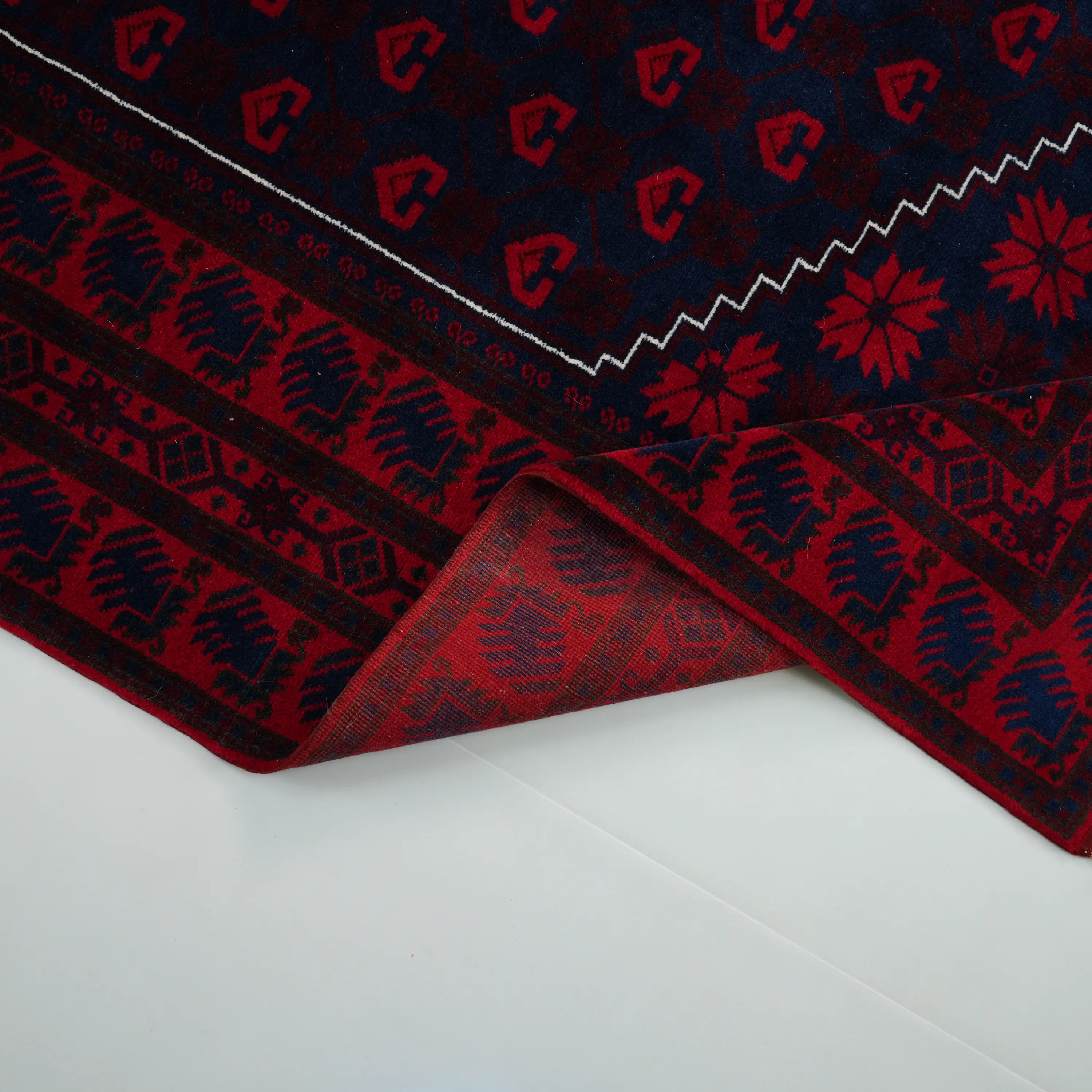 El Dokuma Yağcıbedir Desenli Lacivert Yün Halı