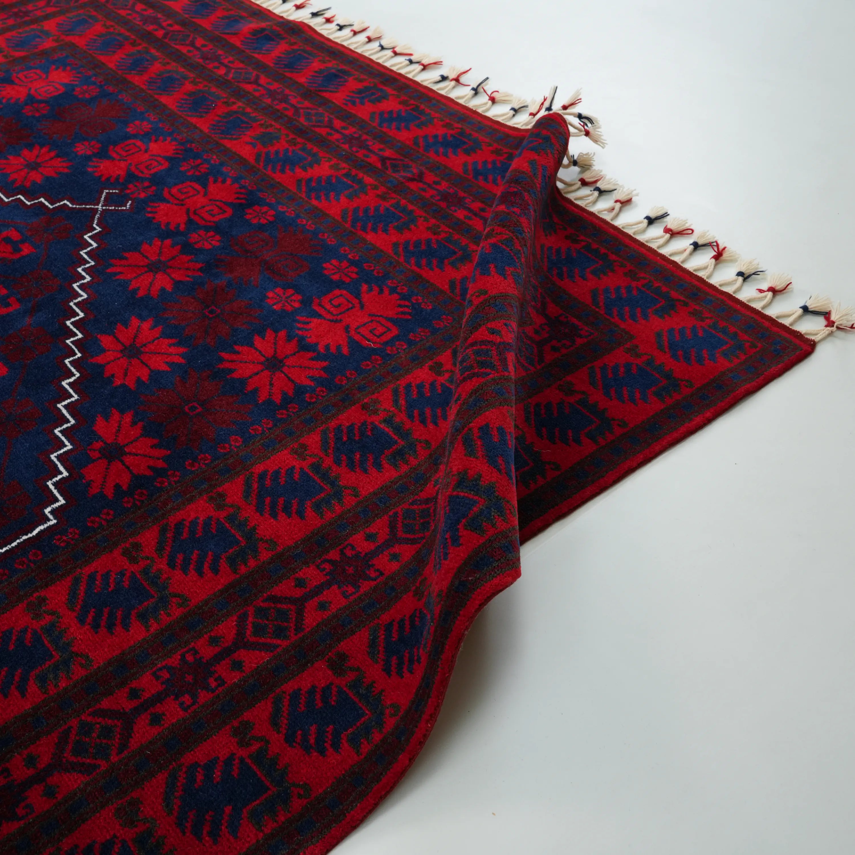 El Dokuma Yağcıbedir Desenli Lacivert Yün Halı