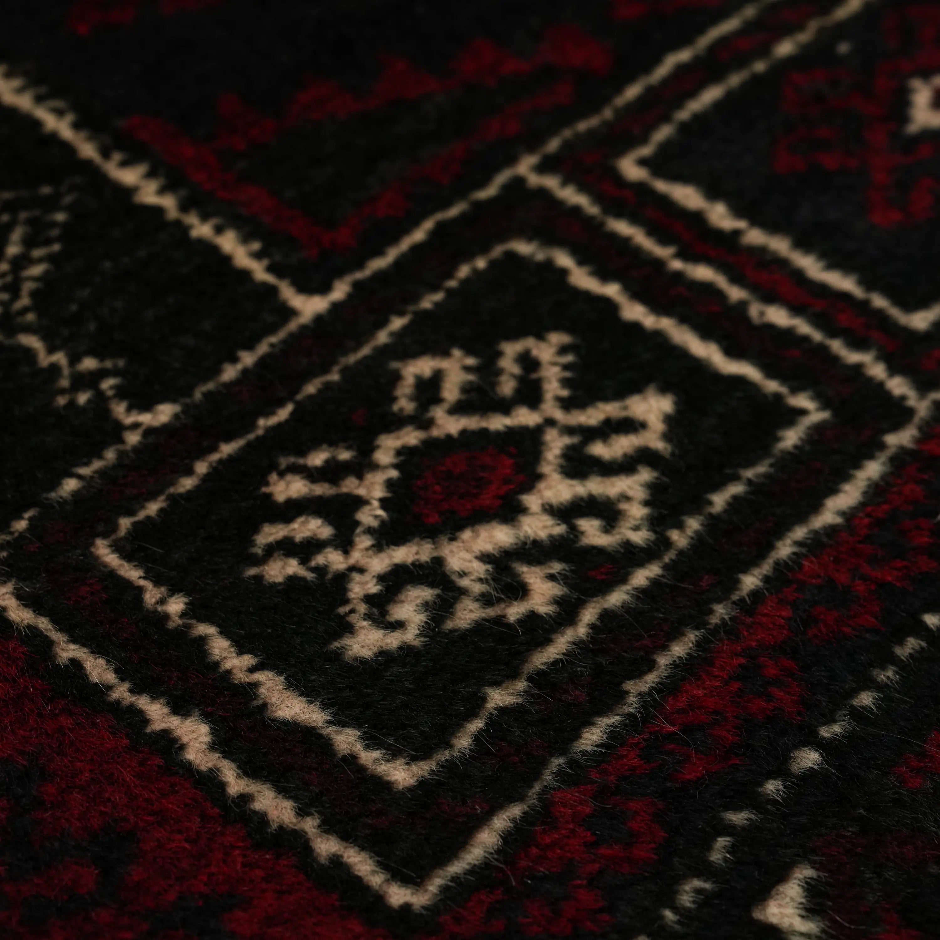 El Dokuma Yün Bordo Halı Seccade