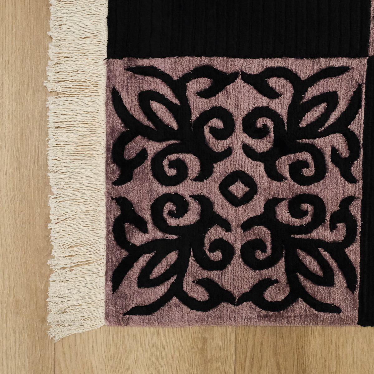El dokuma Siyah Damask Desenli Yün Halı — doğal elyaf