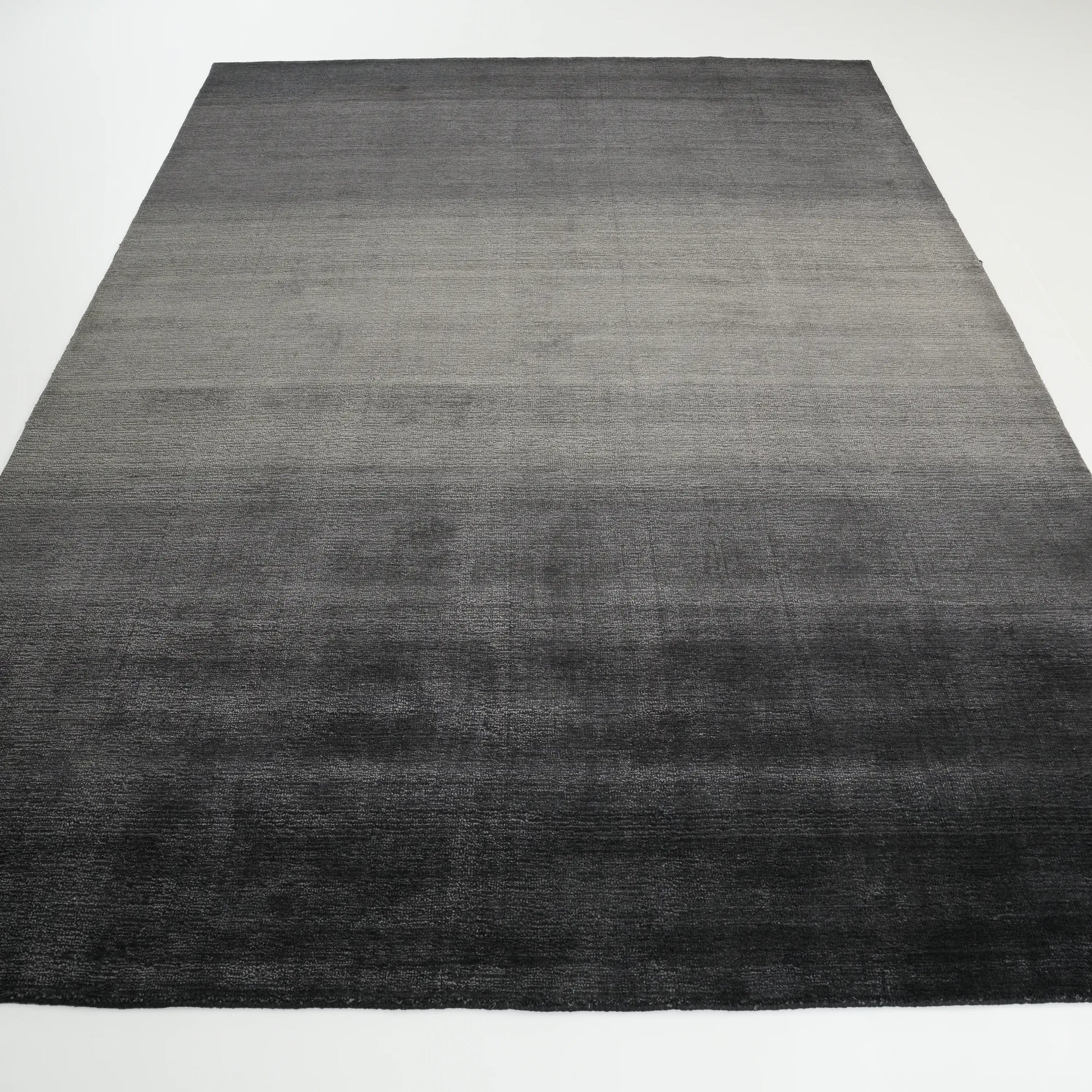 Focus Serisi Tezgah Dokuma Sade Desenli Antrasit Halı — 80x150, 80x300, 130x190, 100x300 cm