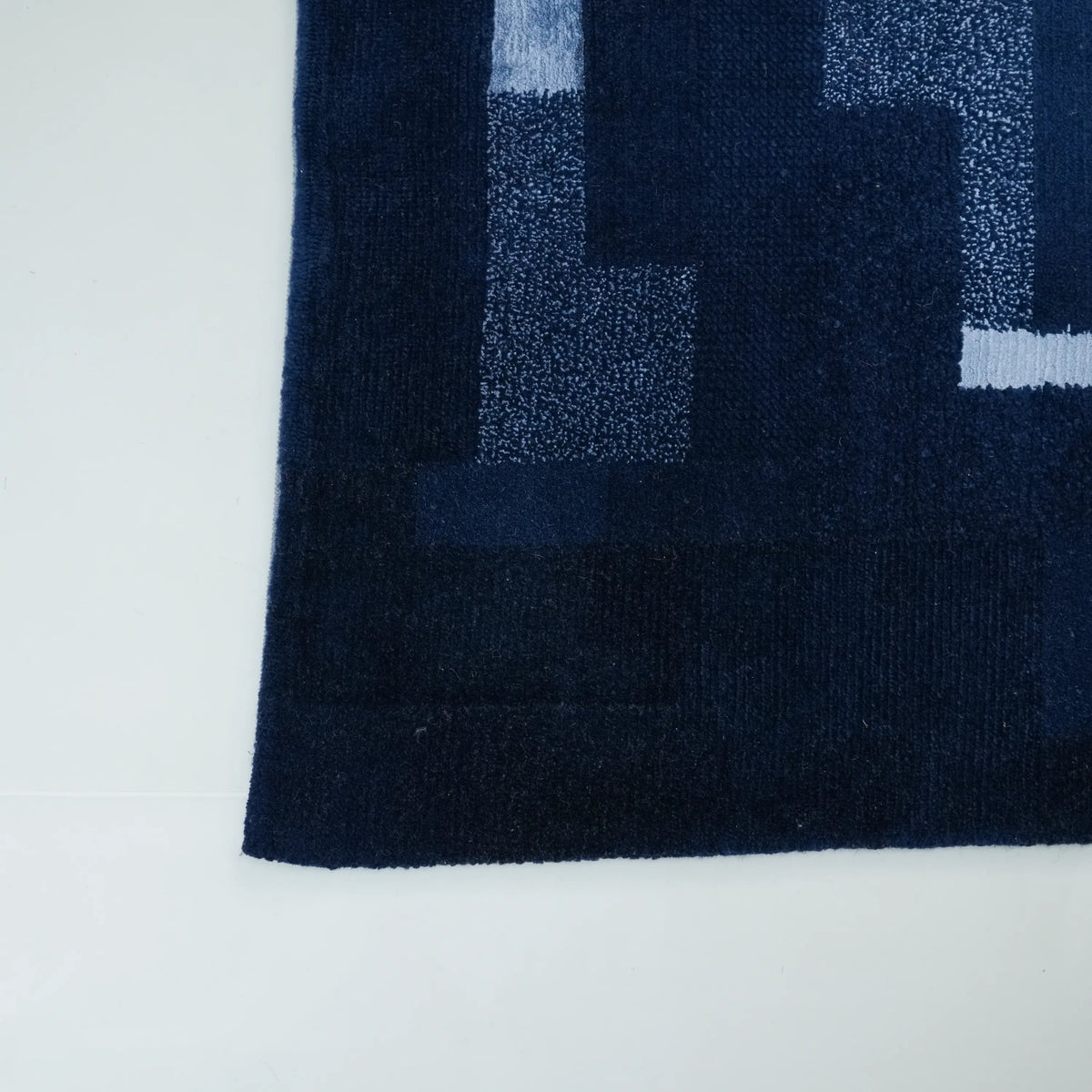 Geometrik Desenli Tezgah Dokuma Halı — modern tasarım