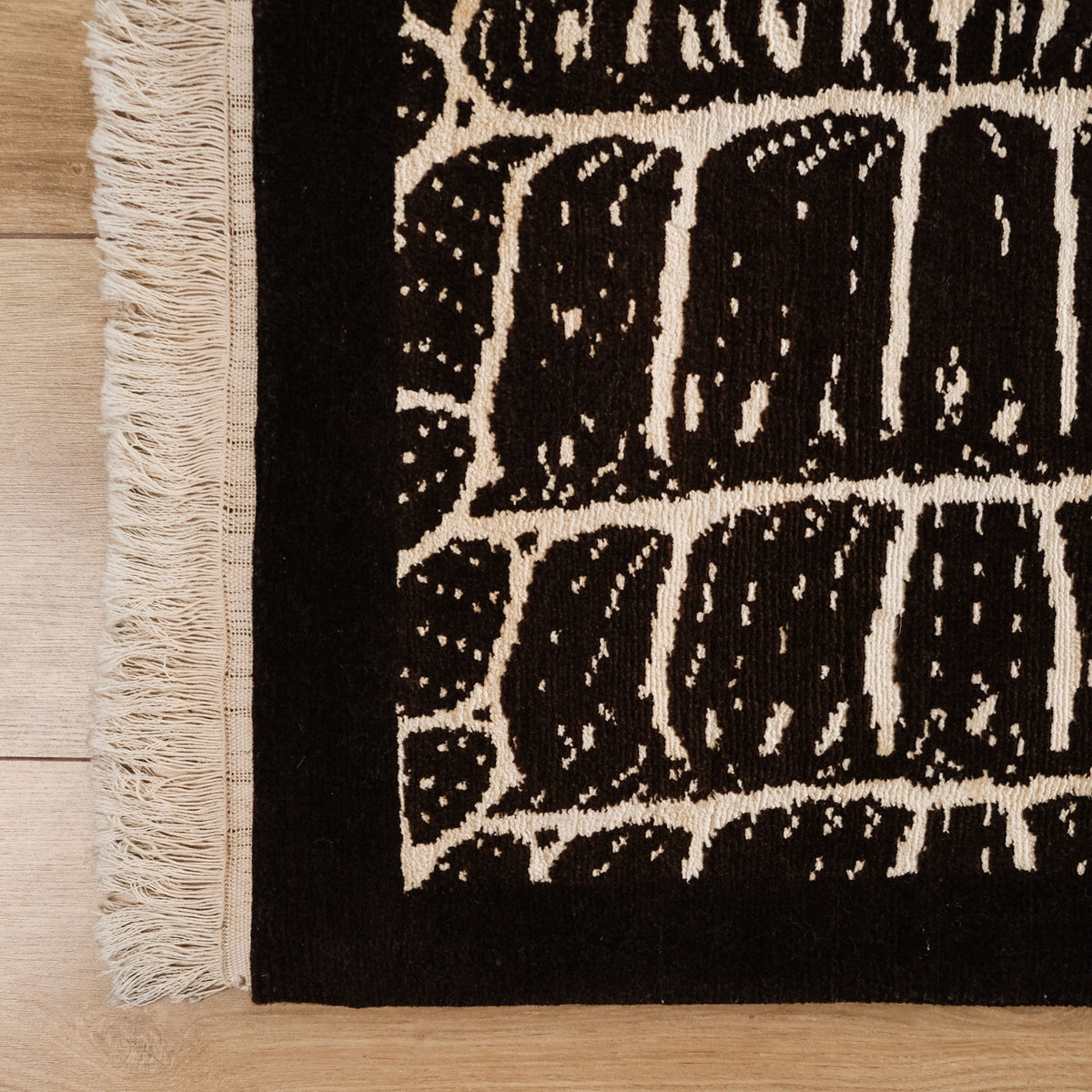 Geometrik Desenli El Dokuma Halı — modern tasarım
