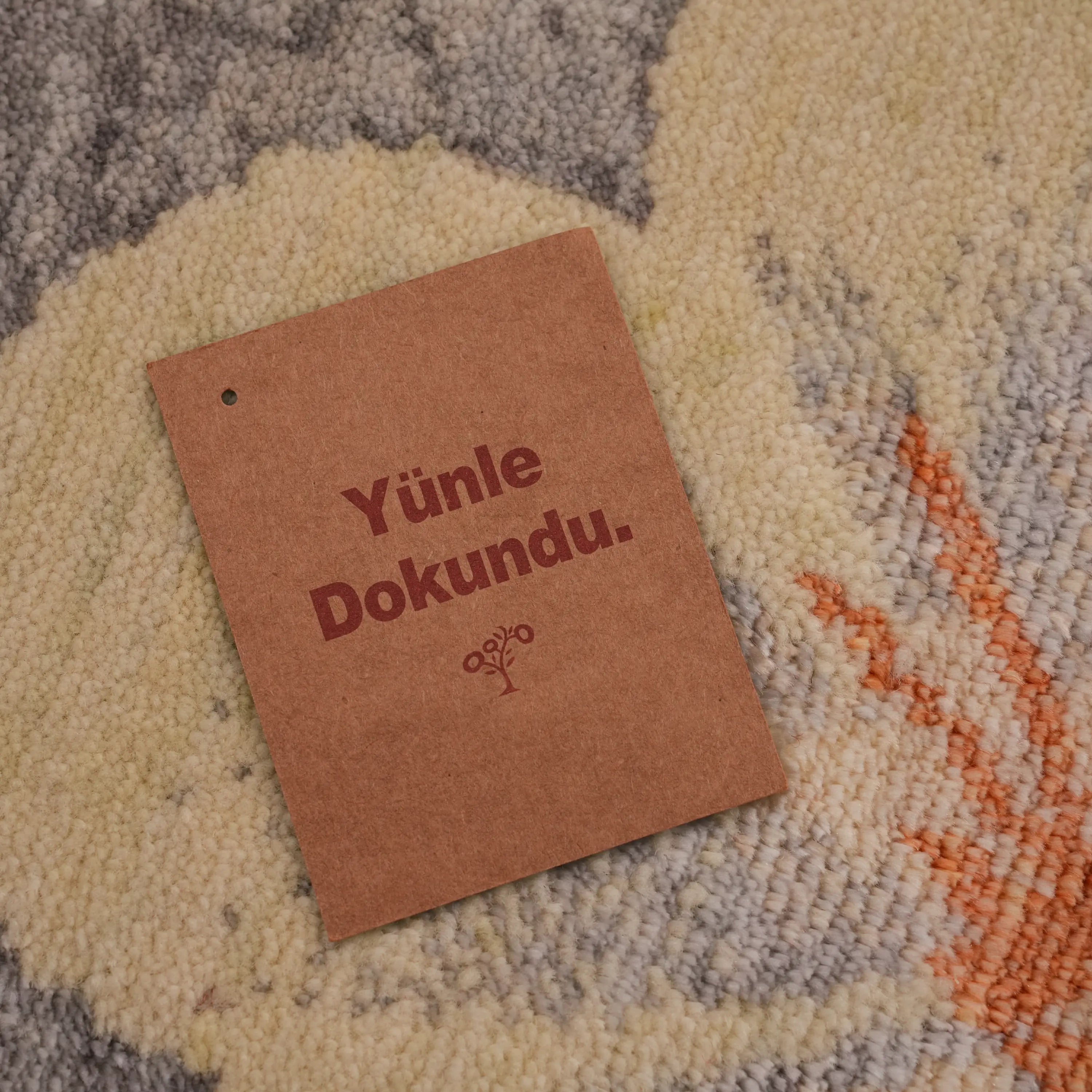 Günyolu Serisi Çiçek Desenli Gri Tezgah Dokuma Doğal Halı