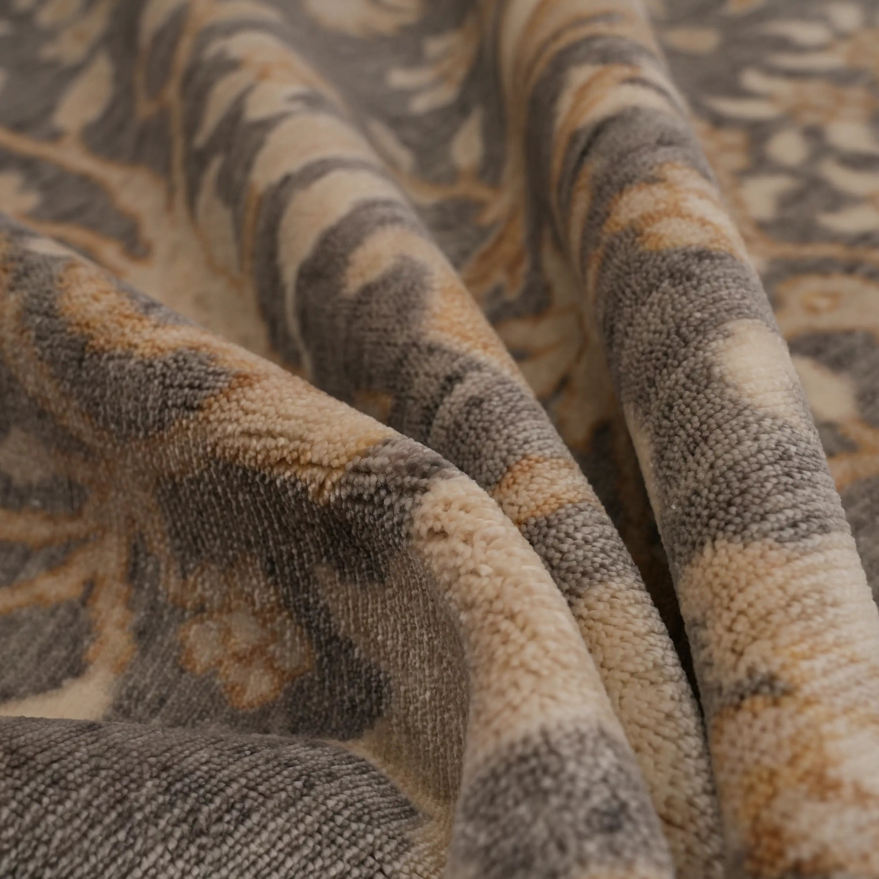 Günyolu Series Floral Patterned Gray Loom-Woven Natural Rug