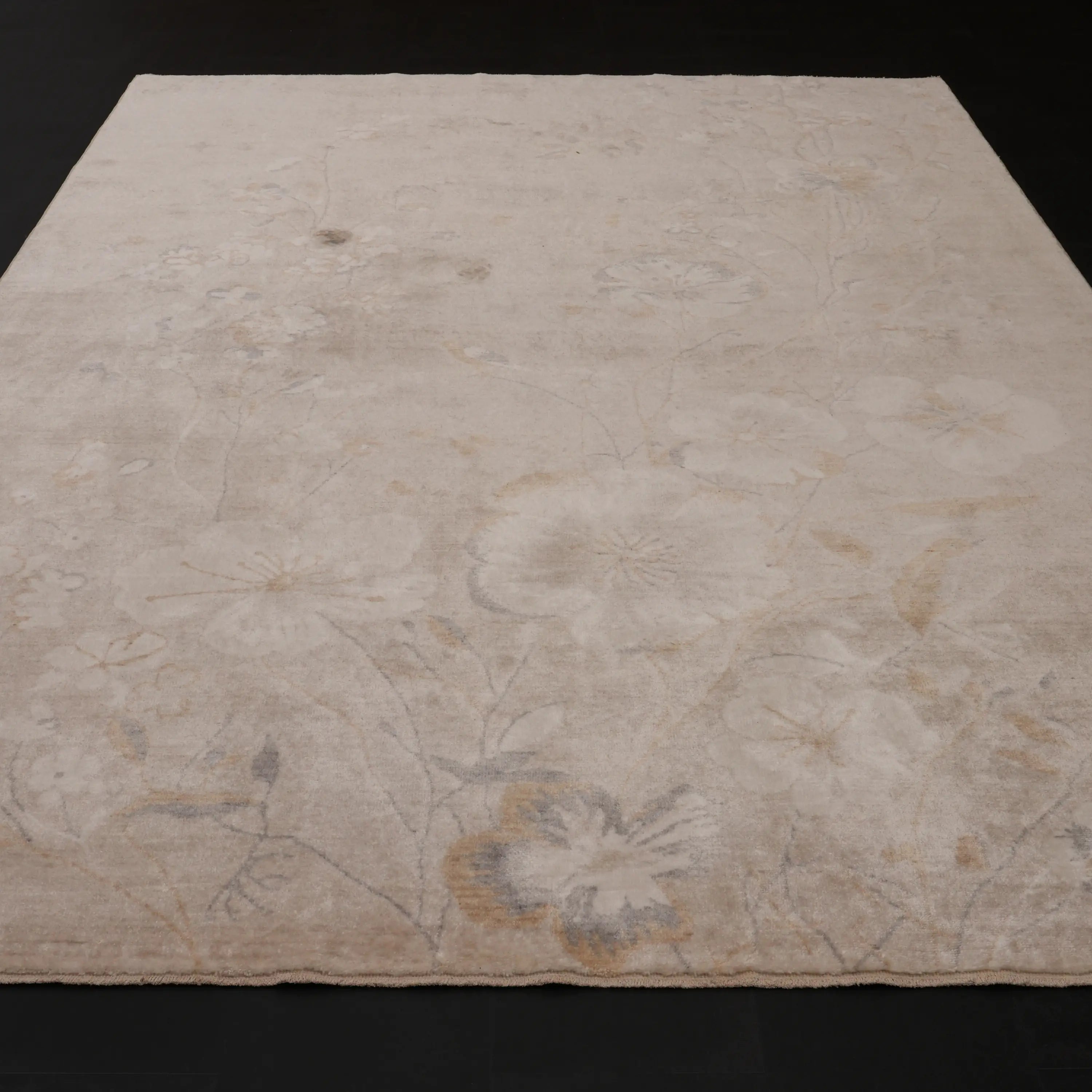 Günyolu Series Floral Patterned Mink Loom-Woven Natural Rug