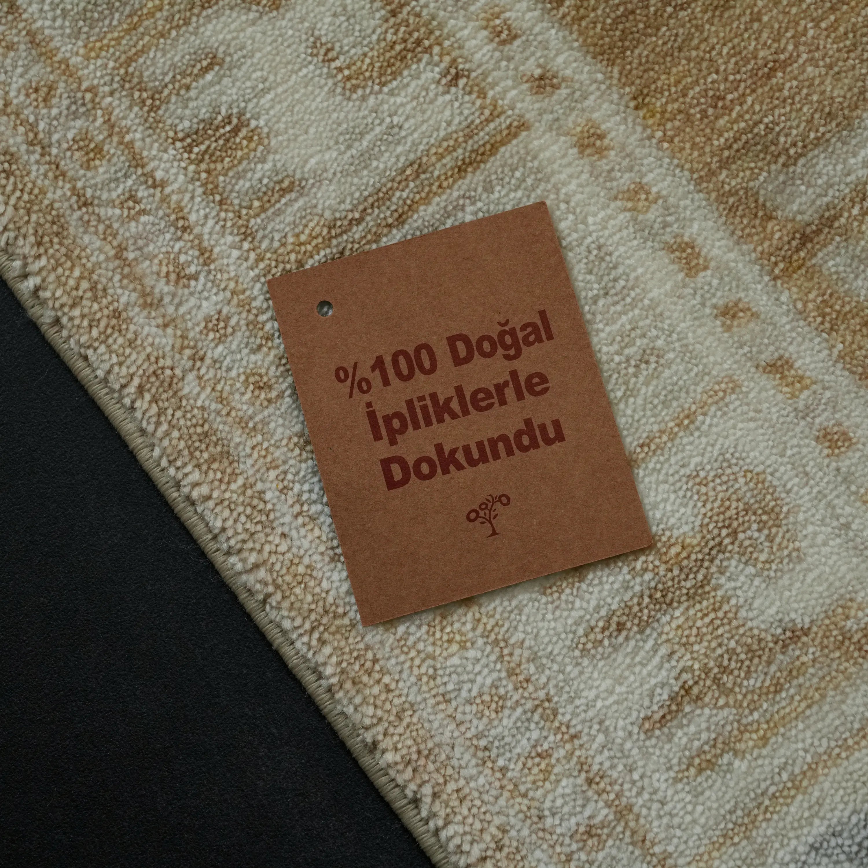 Günyolu Serisi Pazırık Desenli Krem Tencel Tezgah Dokuma Halı