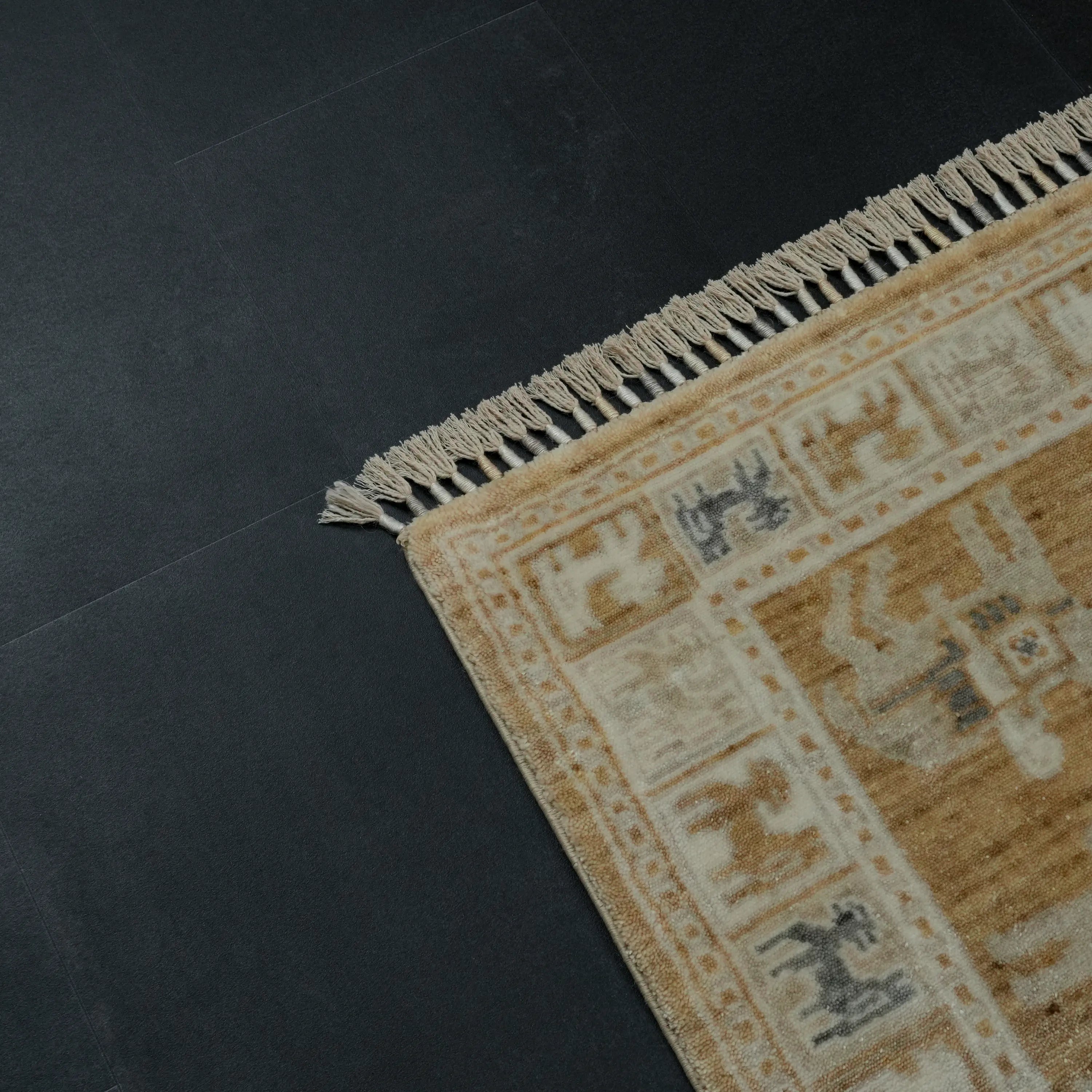 Günyolu Serisi Pazırık Desenli Krem Tencel Tezgah Dokuma Halı