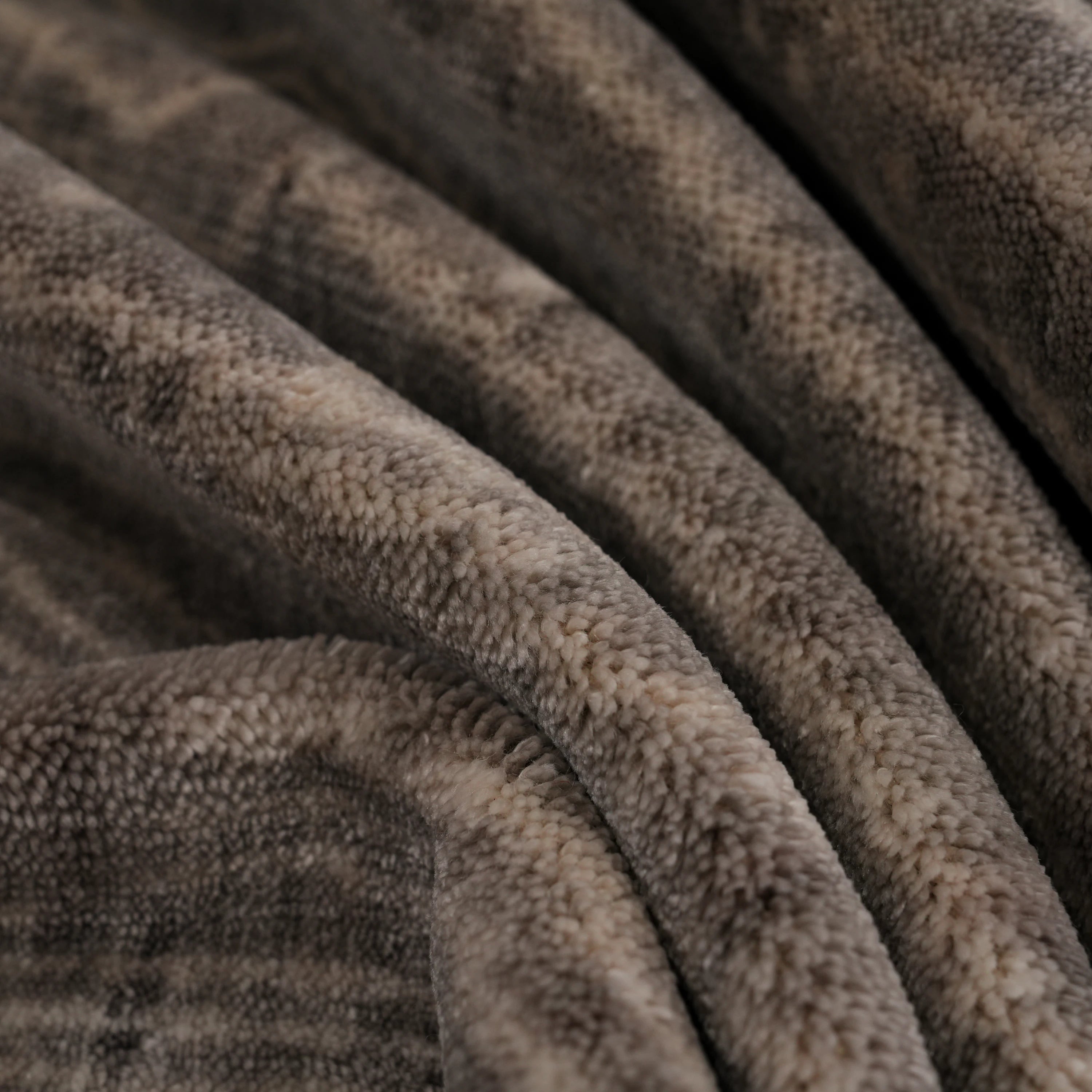 Günyolu Serisi Soyut Desenli Gri Tezgah Dokuma Doğal Halı