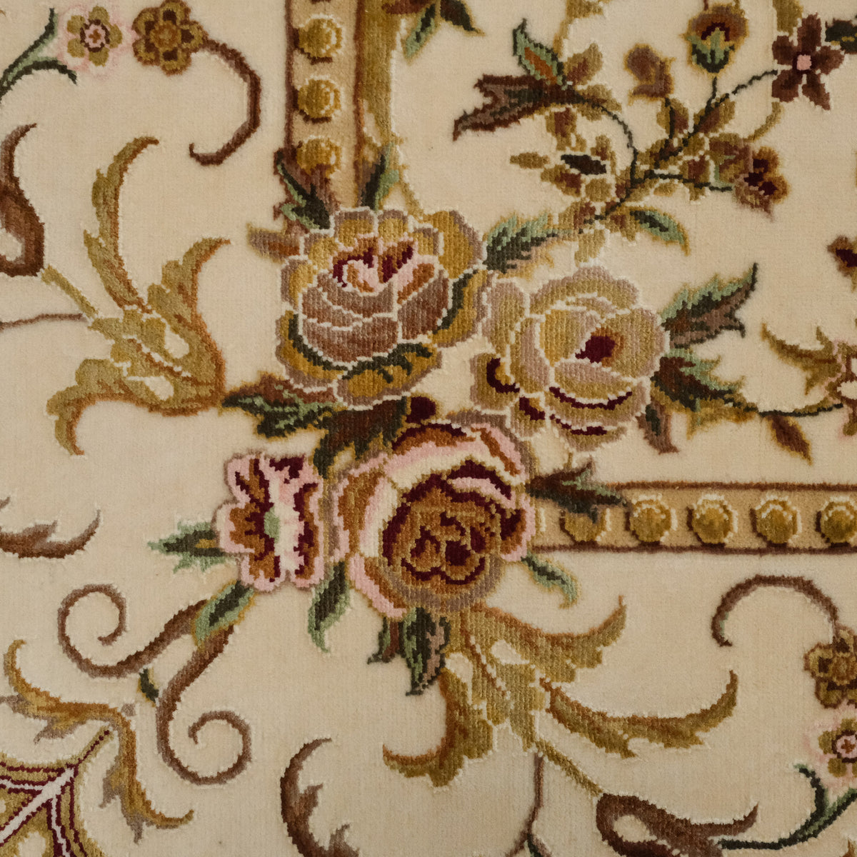 Cream Floral Hand-Knotted Wool Rug, Sultanahmet Series — viscose