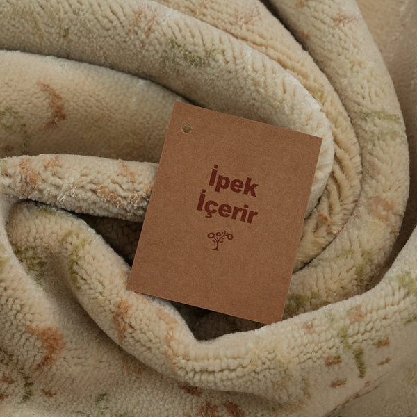 Pera Serisi El Dokuma Çiçek Desenli Yün Krem Halı