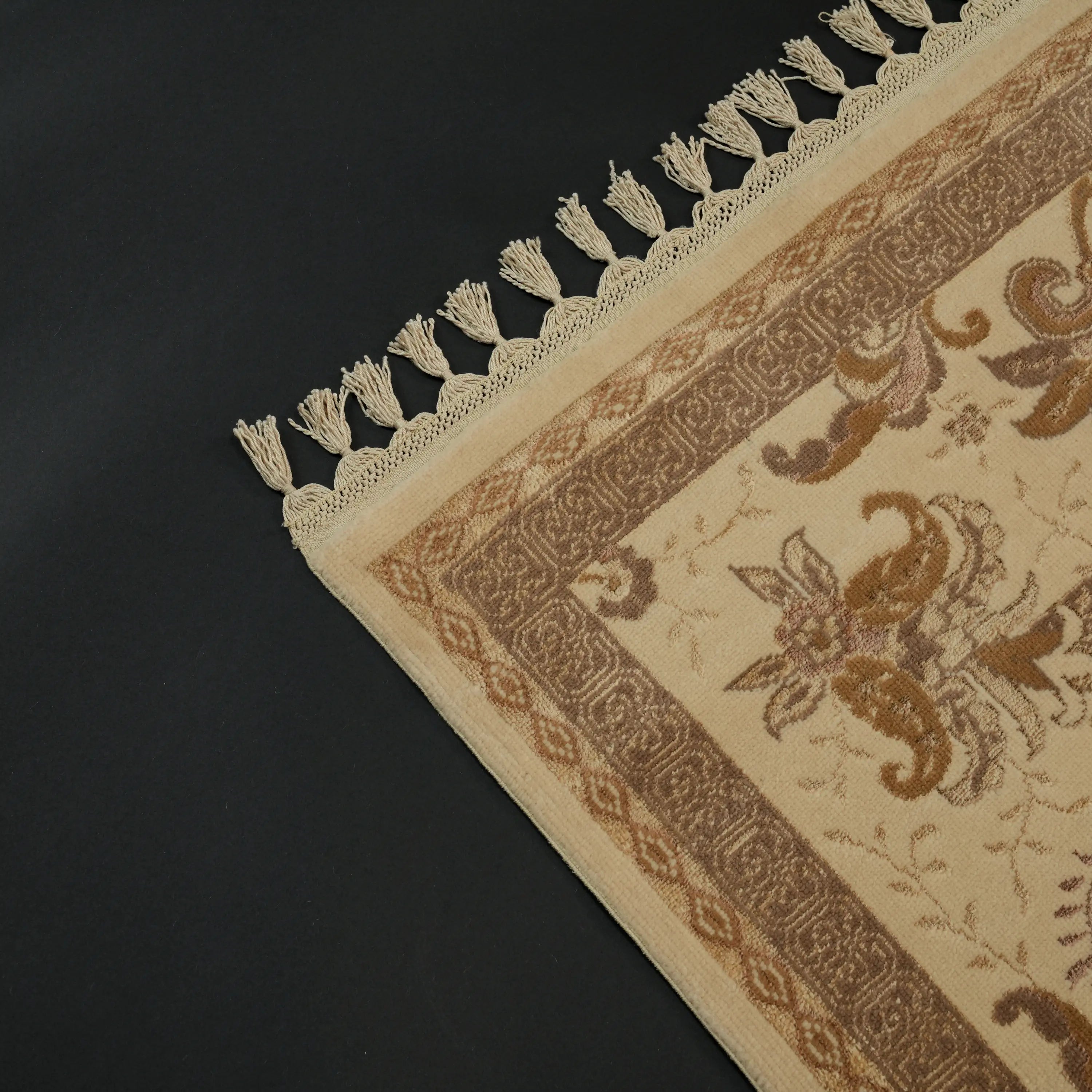 Hanzâde Serisi El Dokuma Çerçeve Desenli Krem İpekli Halı