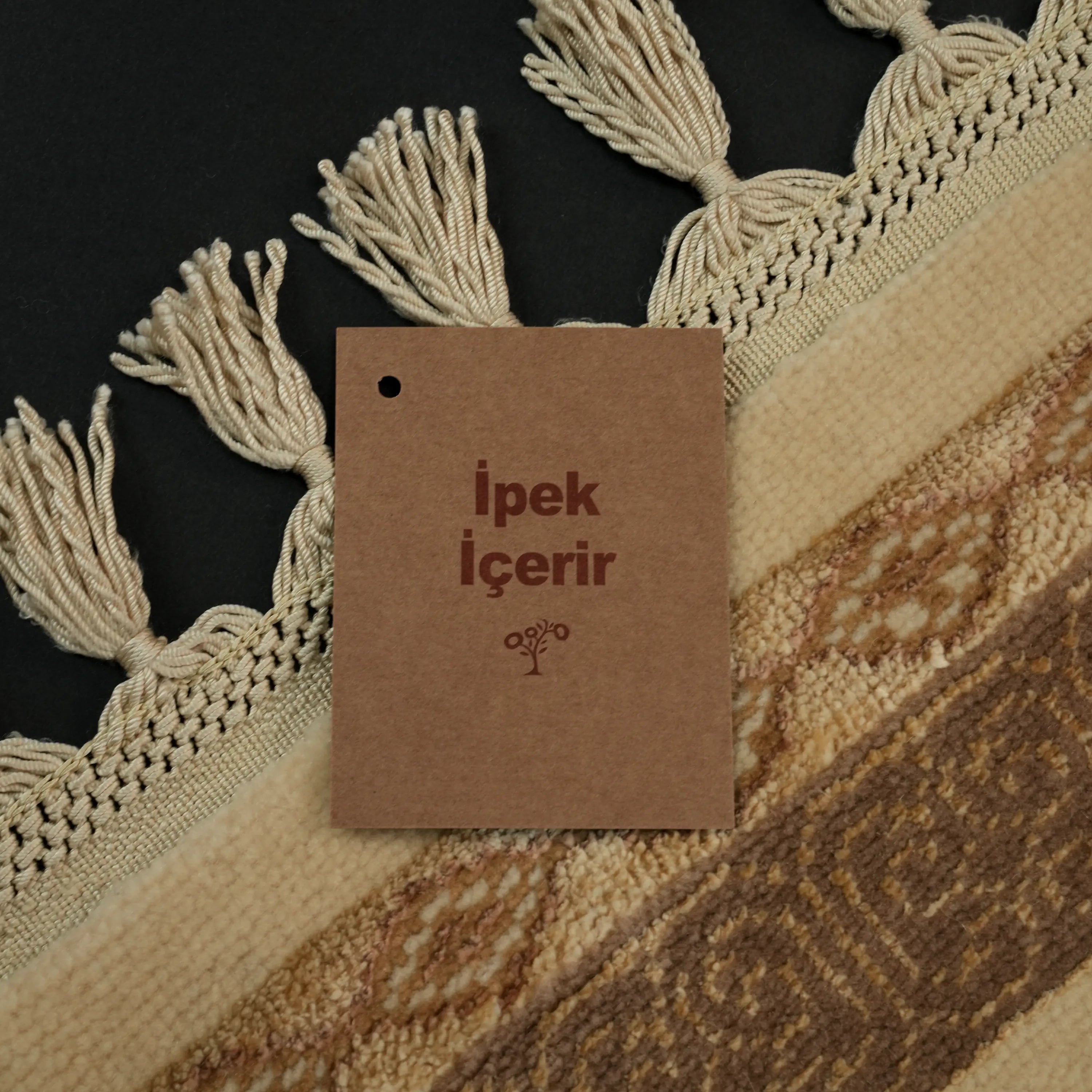 Hanzâde Serisi El Dokuma Çerçeve Desenli Krem İpekli Halı