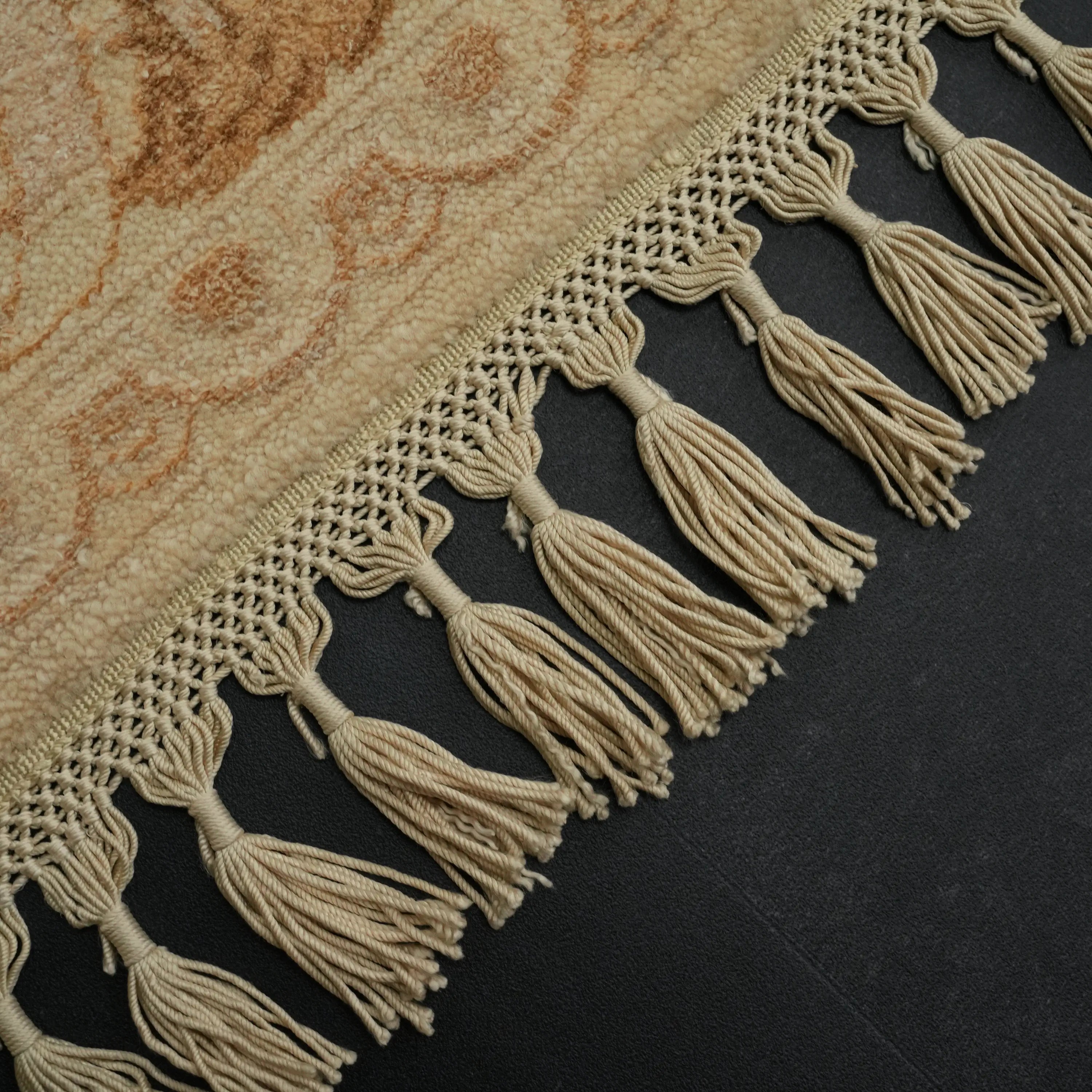 Hanzâde Serisi El Dokuma Çerçeve Desenli Krem Yün Halı