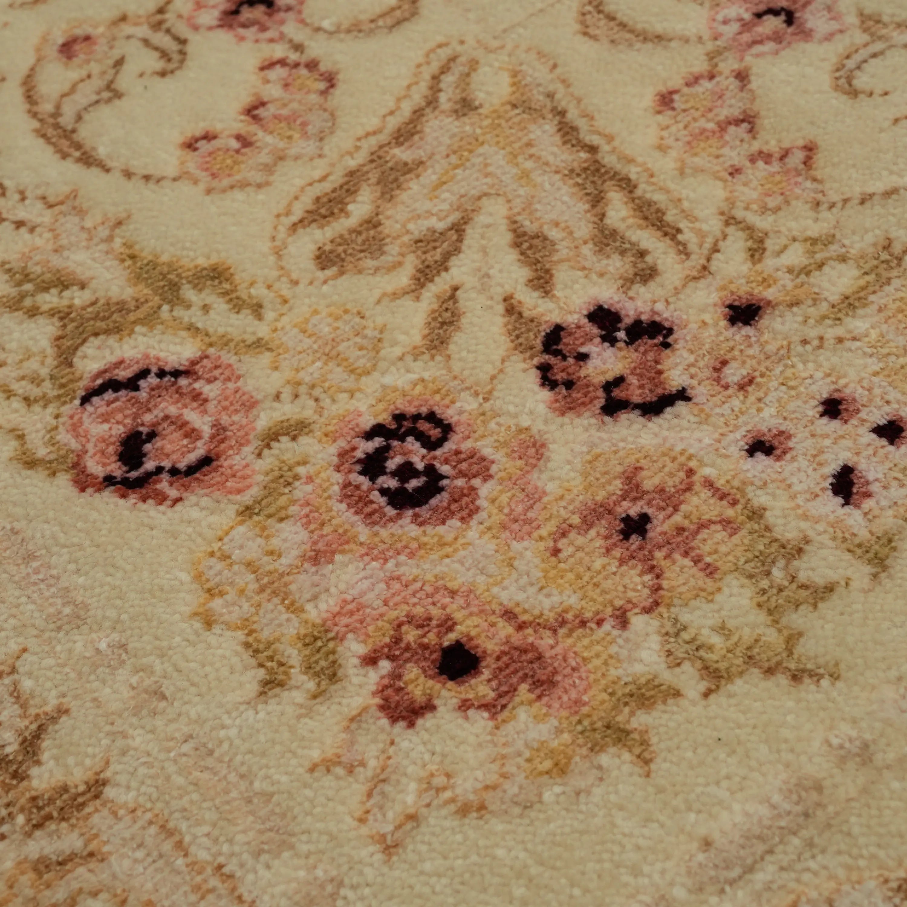 Hanzâde Serisi El Dokuma Çerçeve Desenli Krem Yün Halı