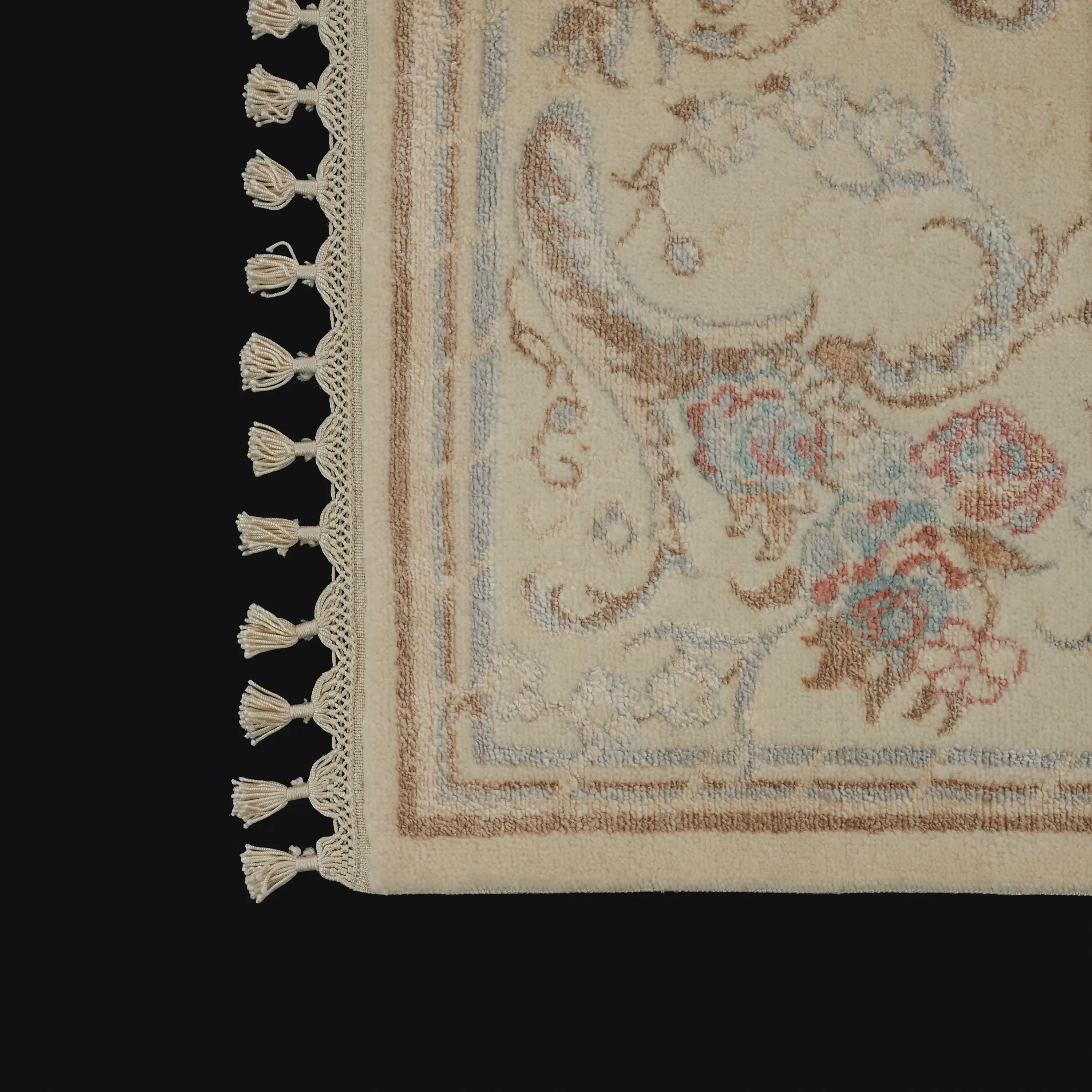 Hanzâde Series Handwoven Flower Pattern Cream Wool Rug