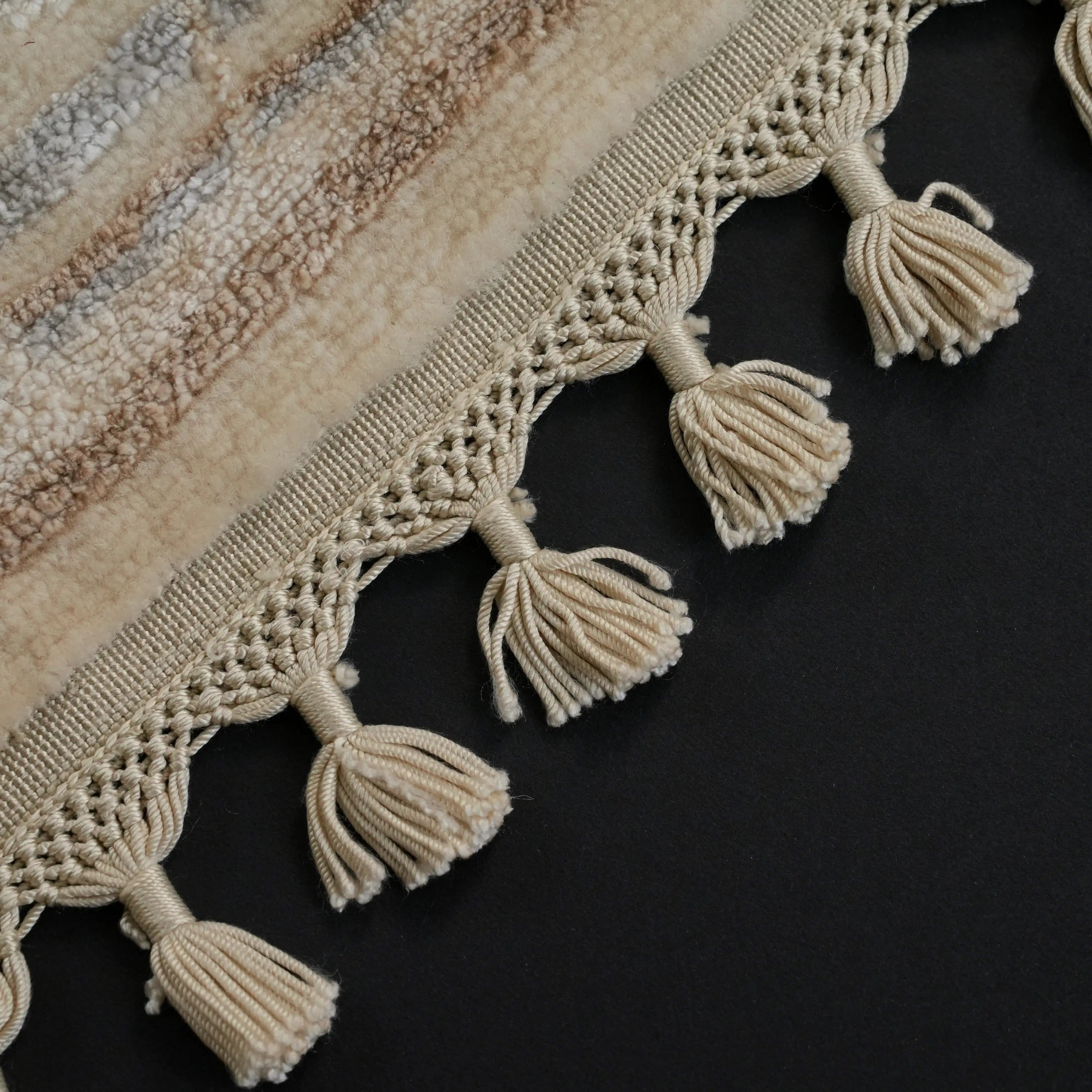 Hanzâde Series Handwoven Flower Pattern Cream Wool Rug