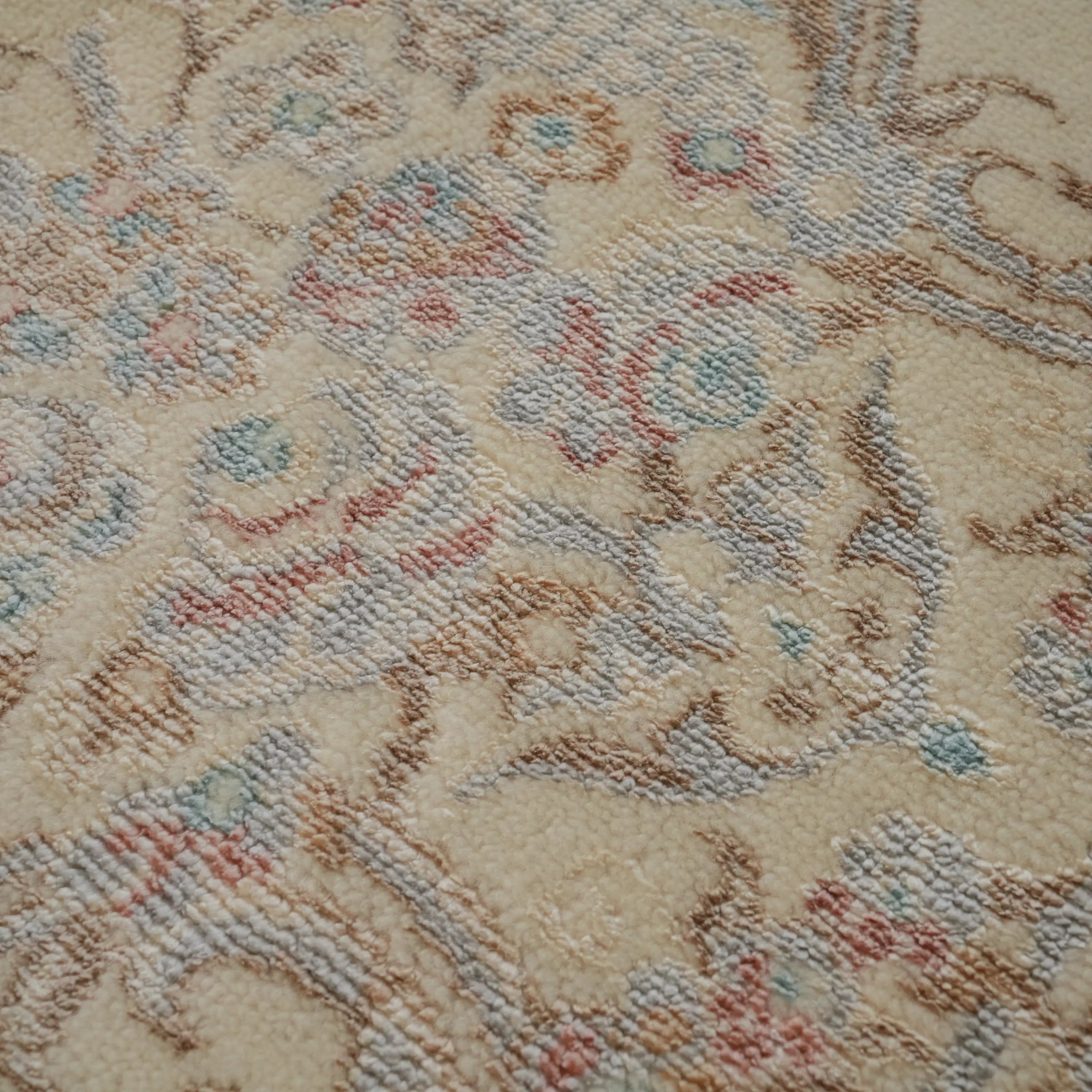 Hanzâde Series Handwoven Flower Pattern Cream Wool Rug