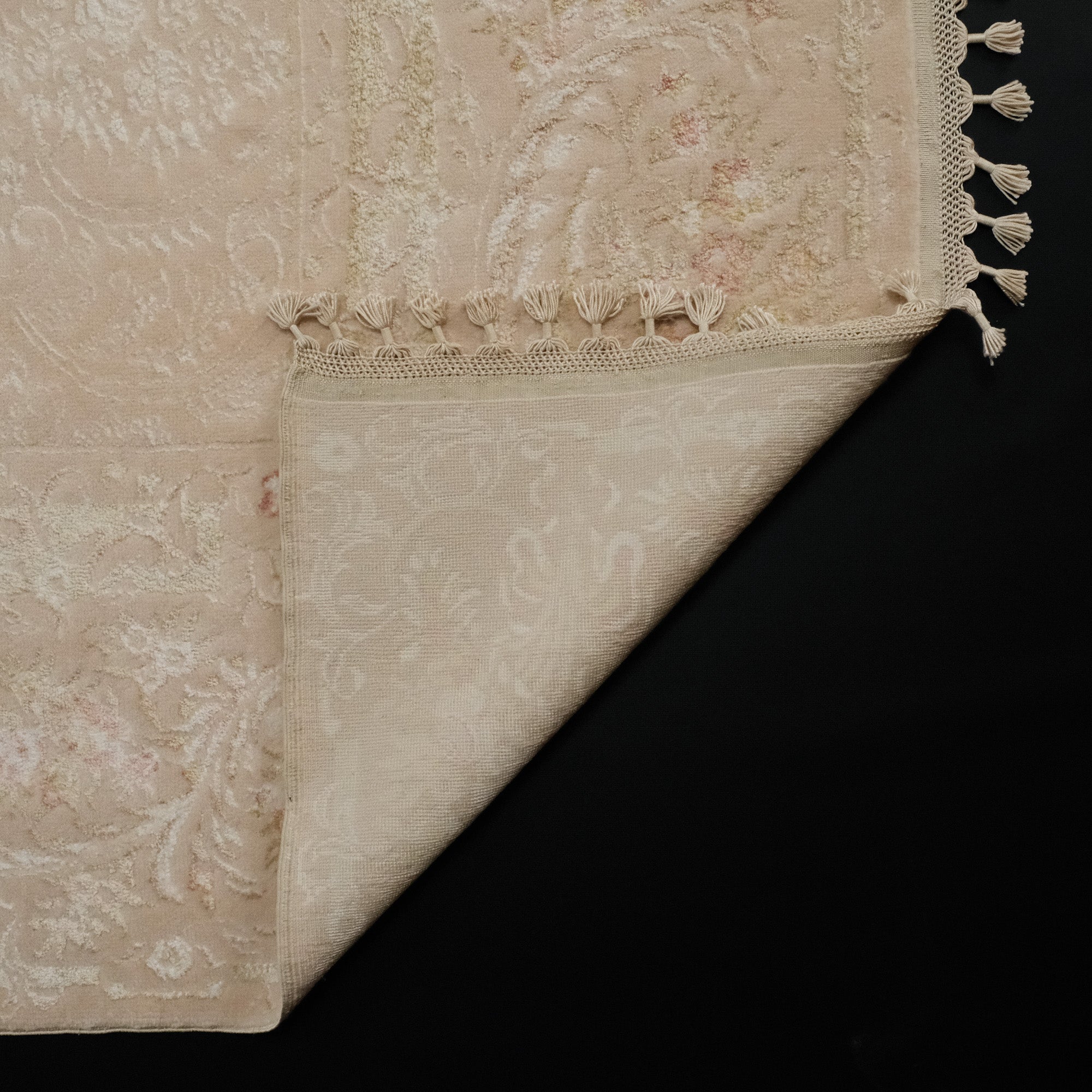 Hanzade Series Silk Hand-Woven Cream Flower Patterned Carpet