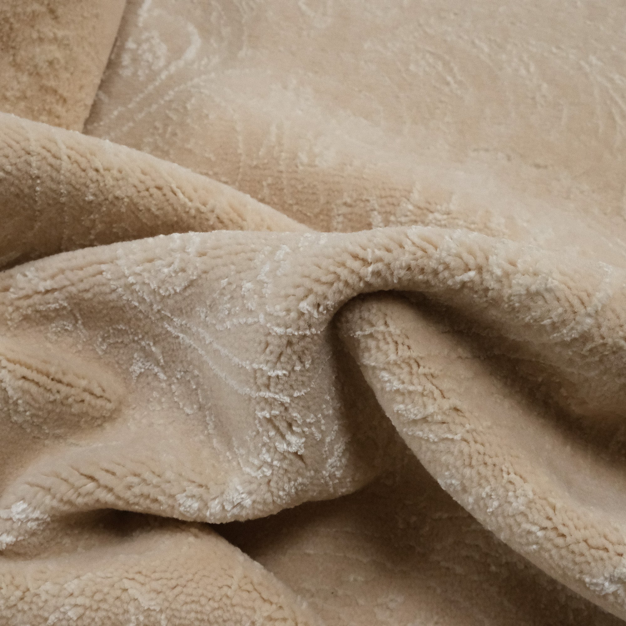 Hanzade Series Silk Hand-Woven Cream Flower Patterned Carpet