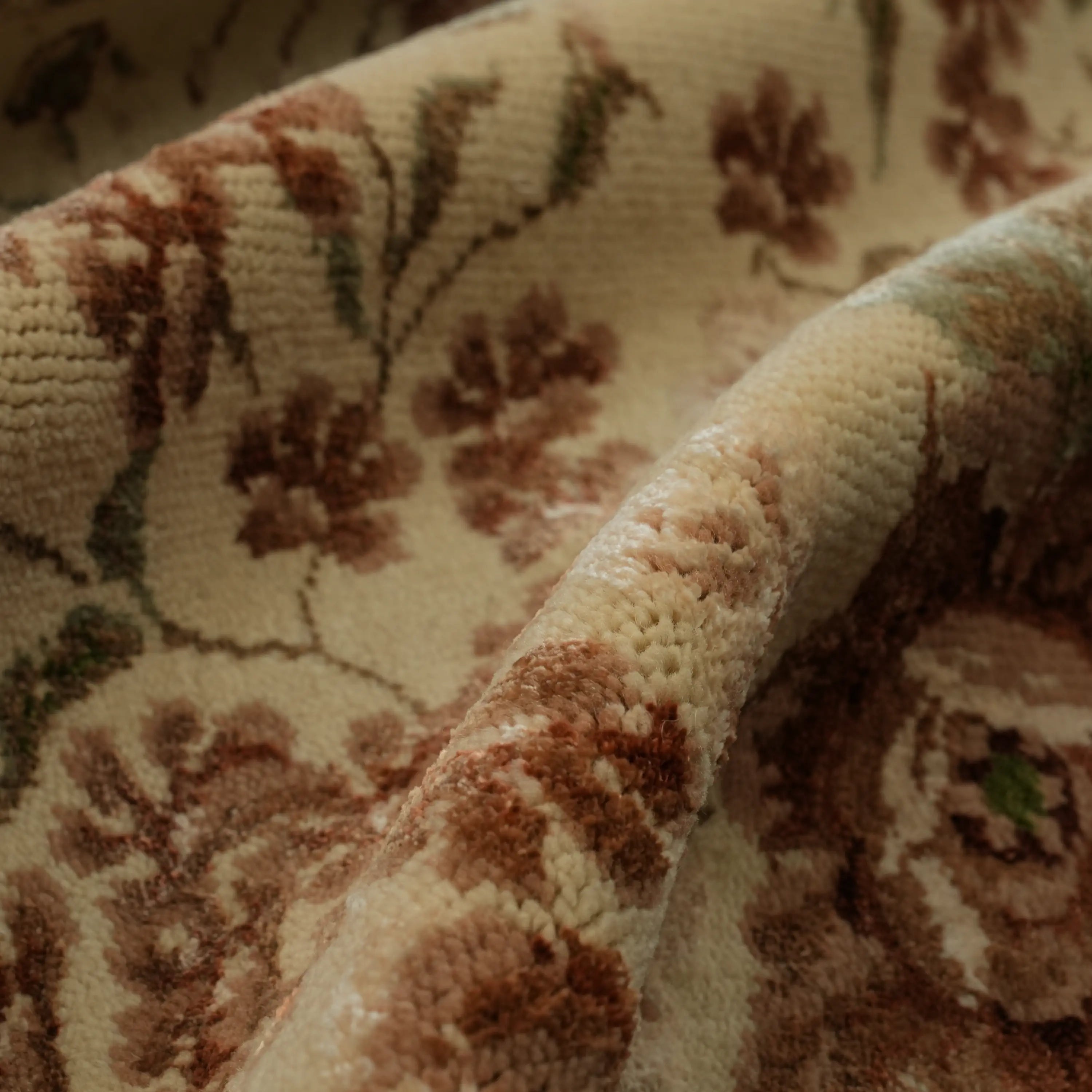 Harem Serisi El Dokuma Bej Uşak Desenli İpekli Halı