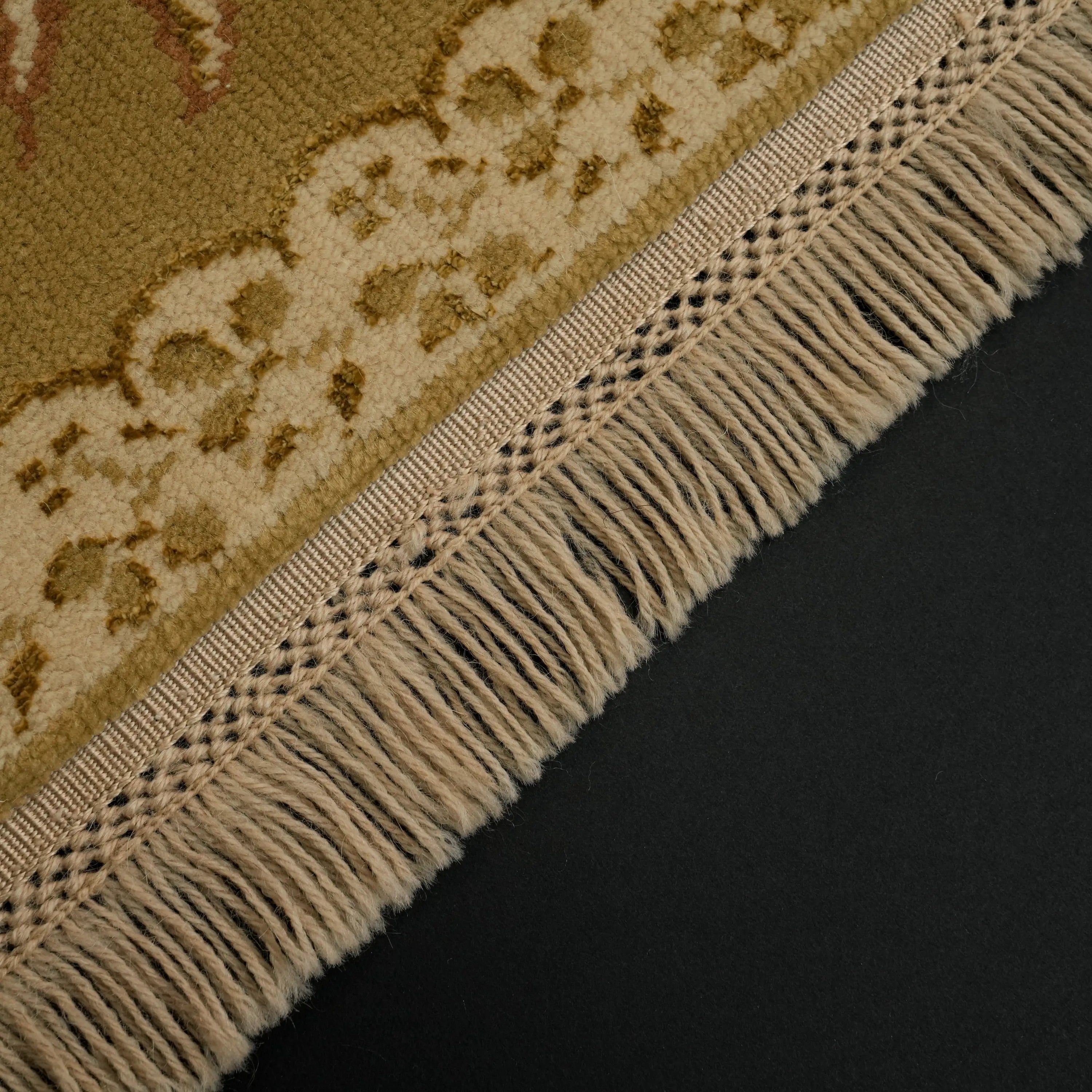 Harem Serisi El Dokuma İpekli Uşak Desenli Bej Halı