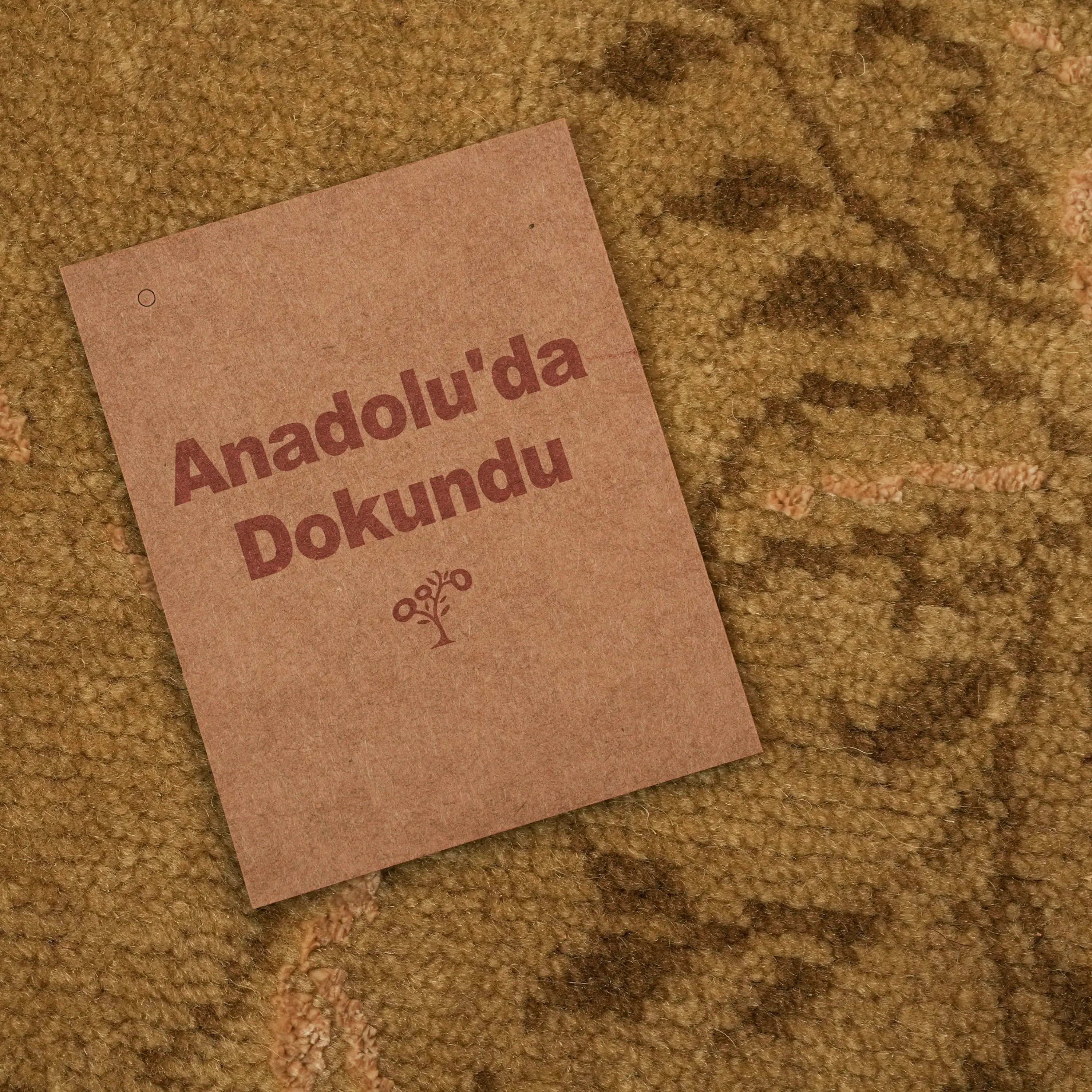 Harem Serisi El Dokuma Uşak Desenli Bej İpekli Halı