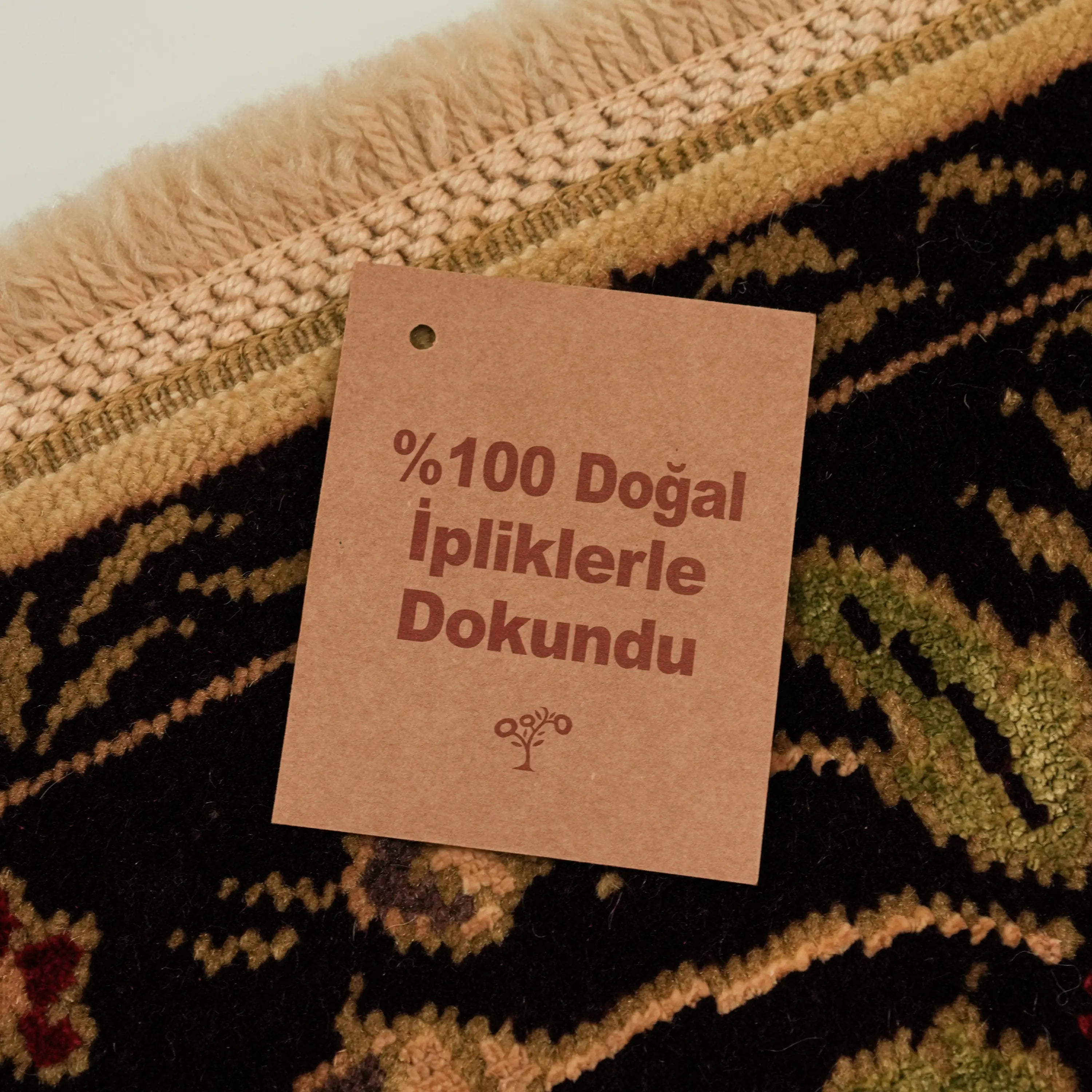 Harem Serisi El Dokuma Uşak Desenli Bej İpekli Halı