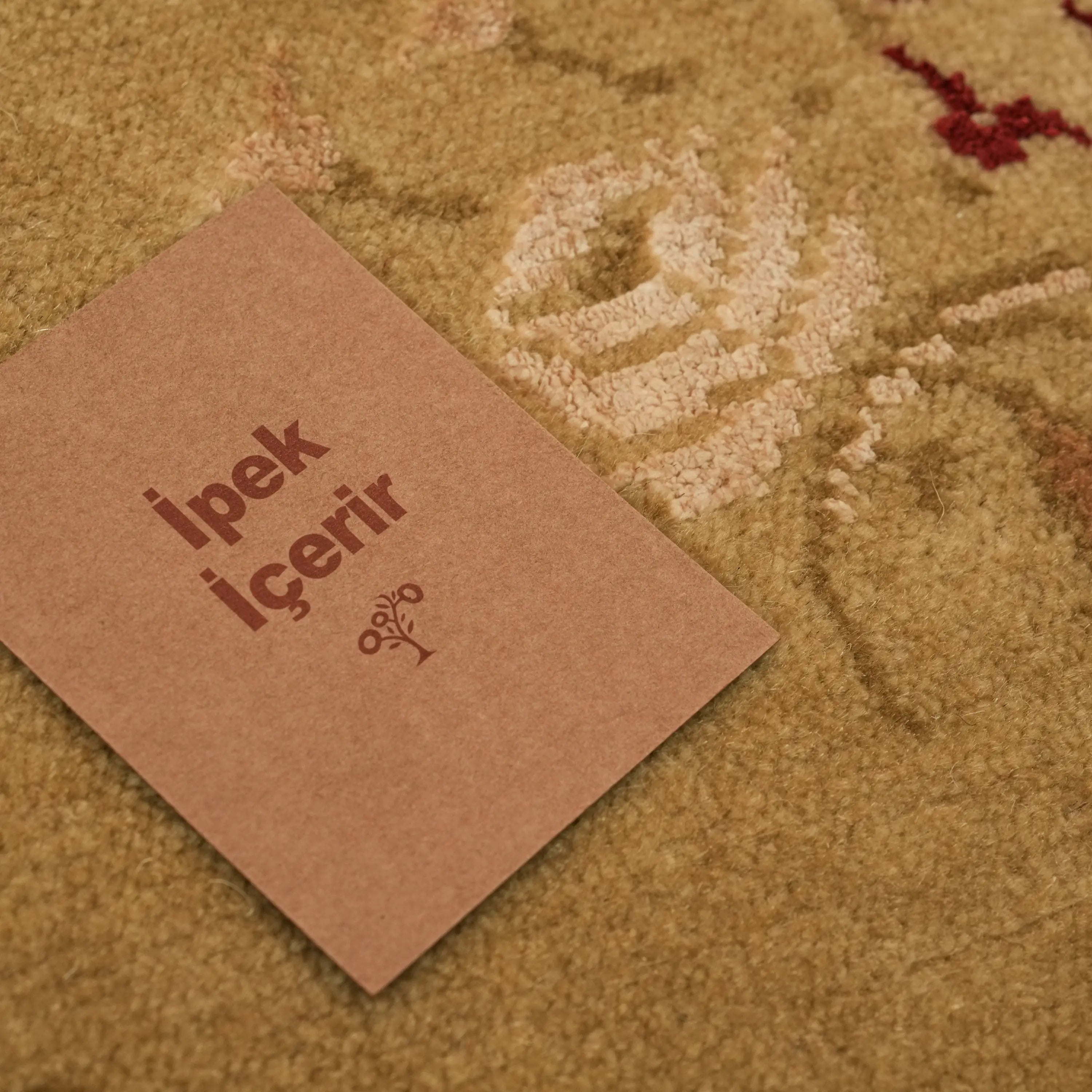 Harem Serisi El Dokuma Uşak Desenli Bej İpekli Halı