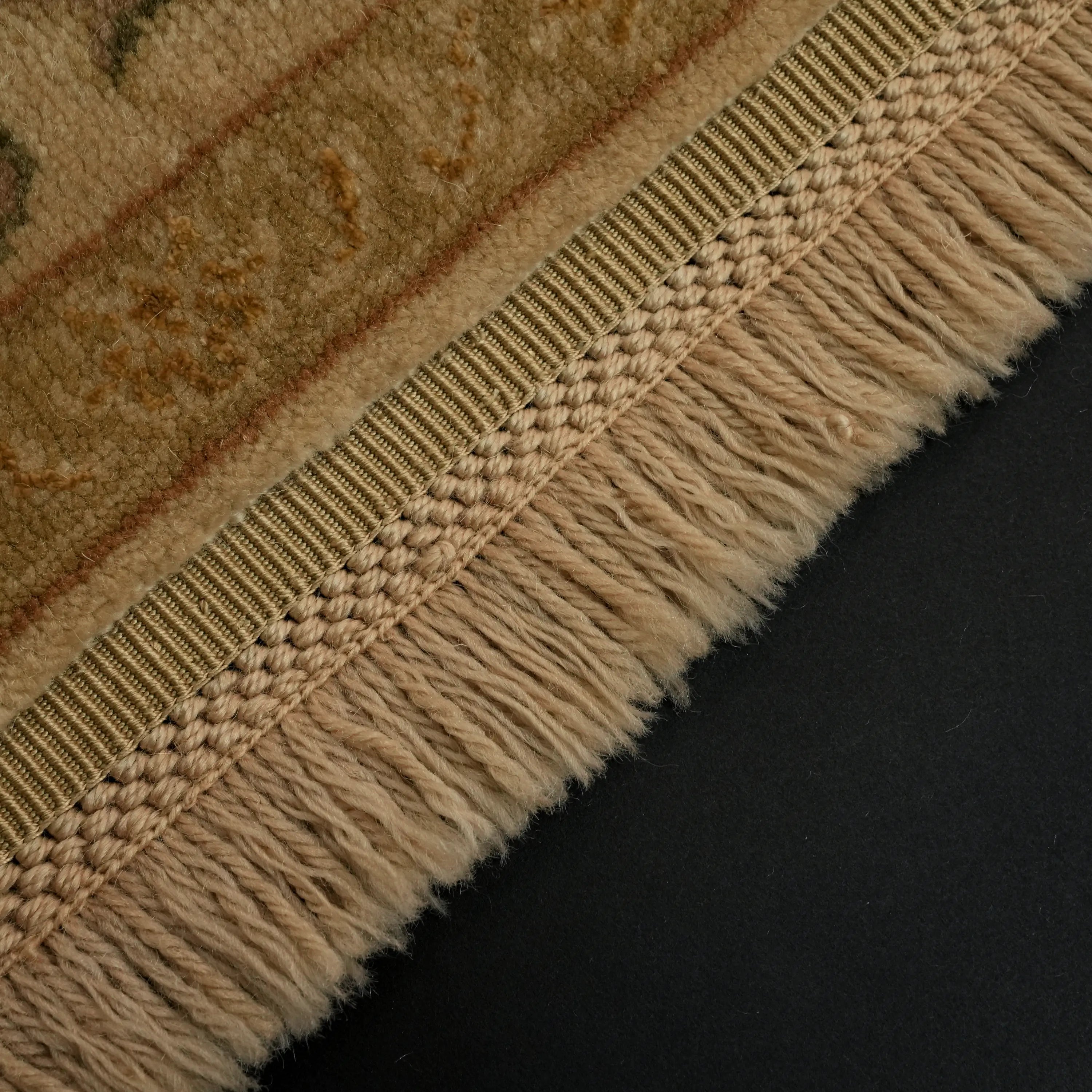 Harem Serisi El Dokuma Uşak Desenli Bej İpekli Halı