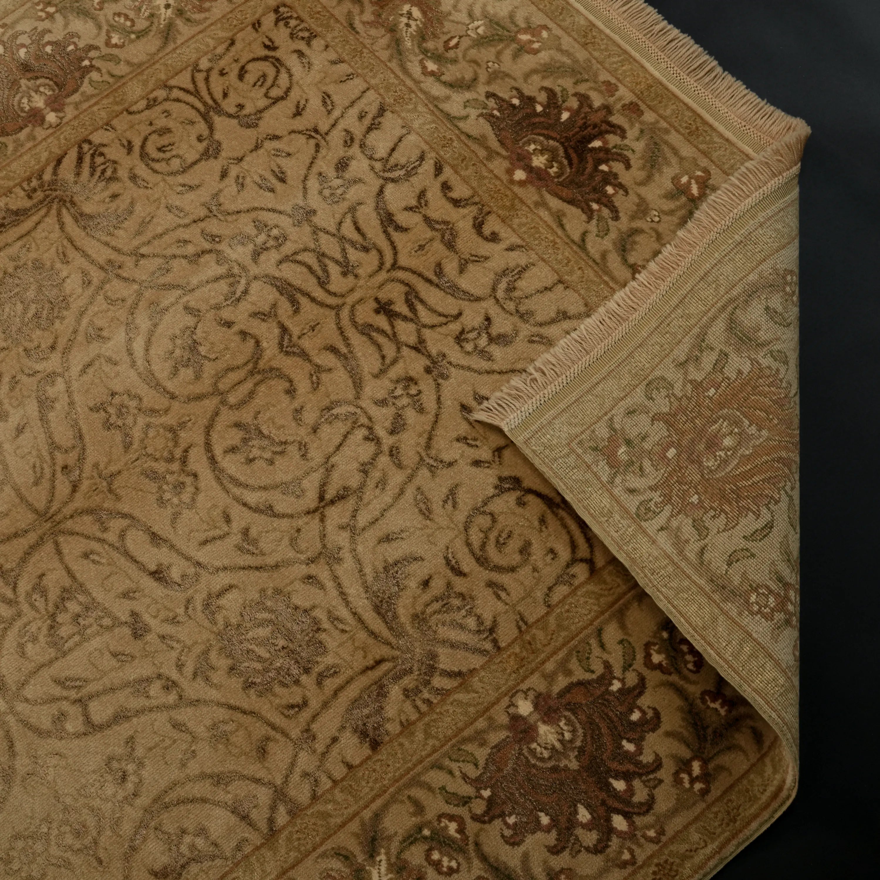 Harem Serisi El Dokuma Uşak Desenli Bej İpekli Halı