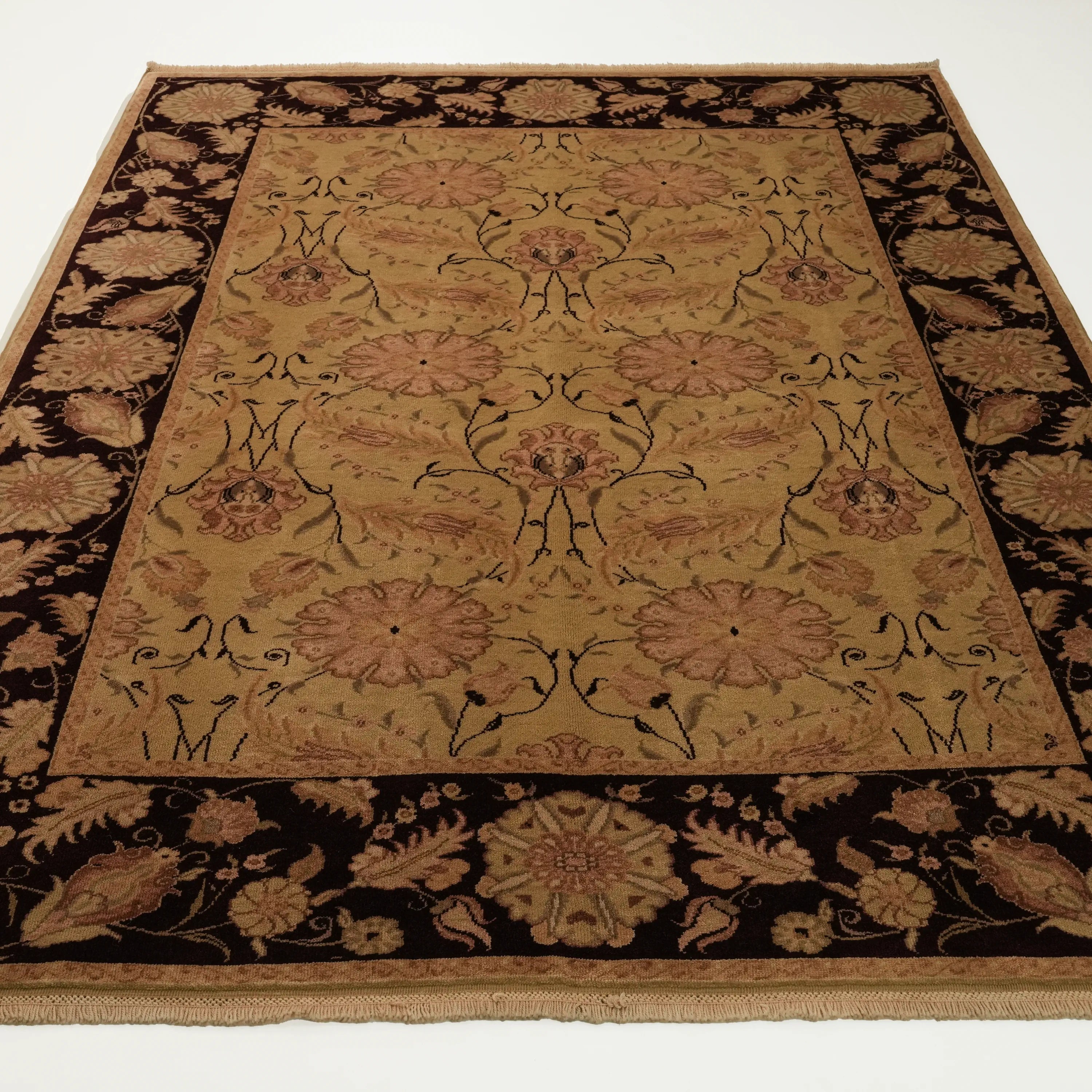 Harem Serisi El Dokuma Uşak Desenli Bej Yün Halı