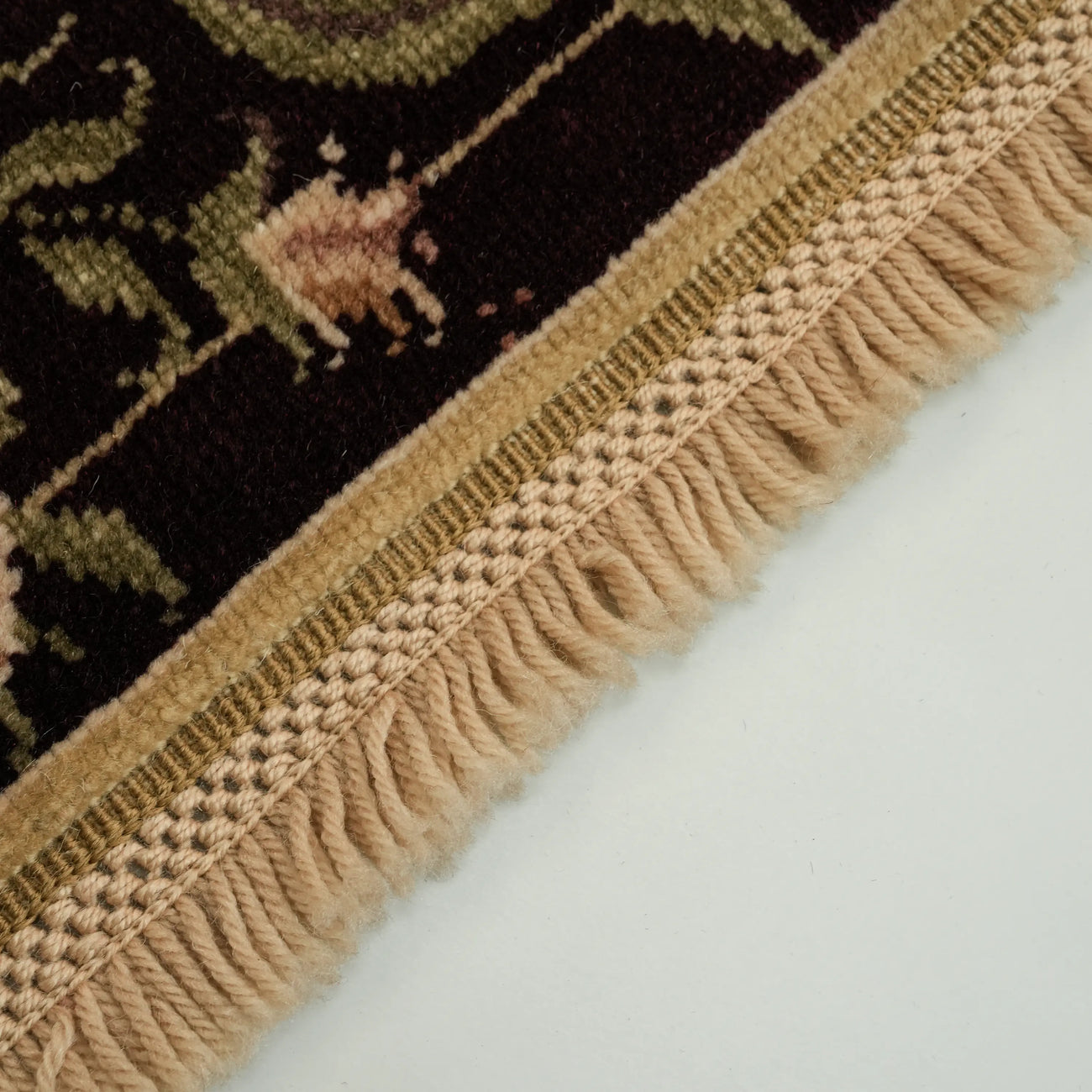 Harem Serisi El Dokuma Uşak Desenli Bej Yün Halı — klasik desen