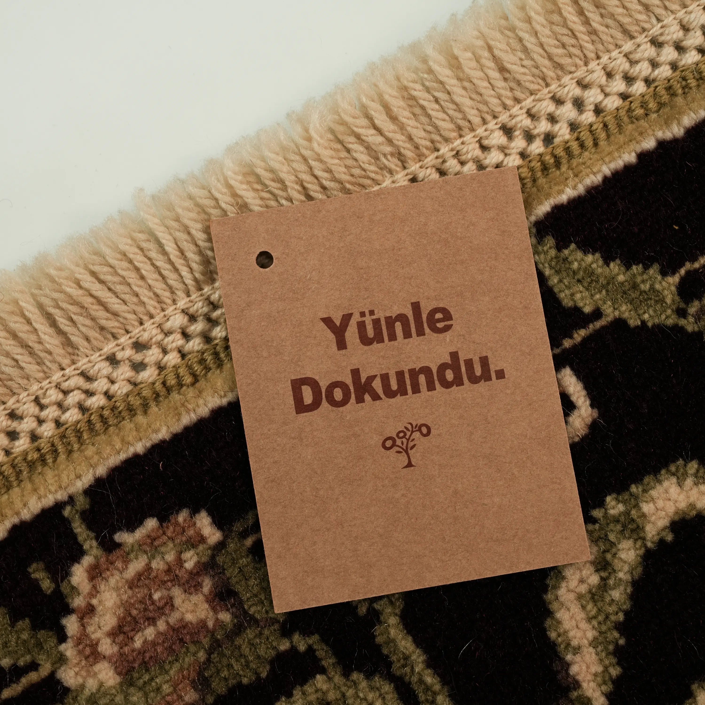 Harem Serisi El Dokuma Uşak Desenli Bej Yün Halı