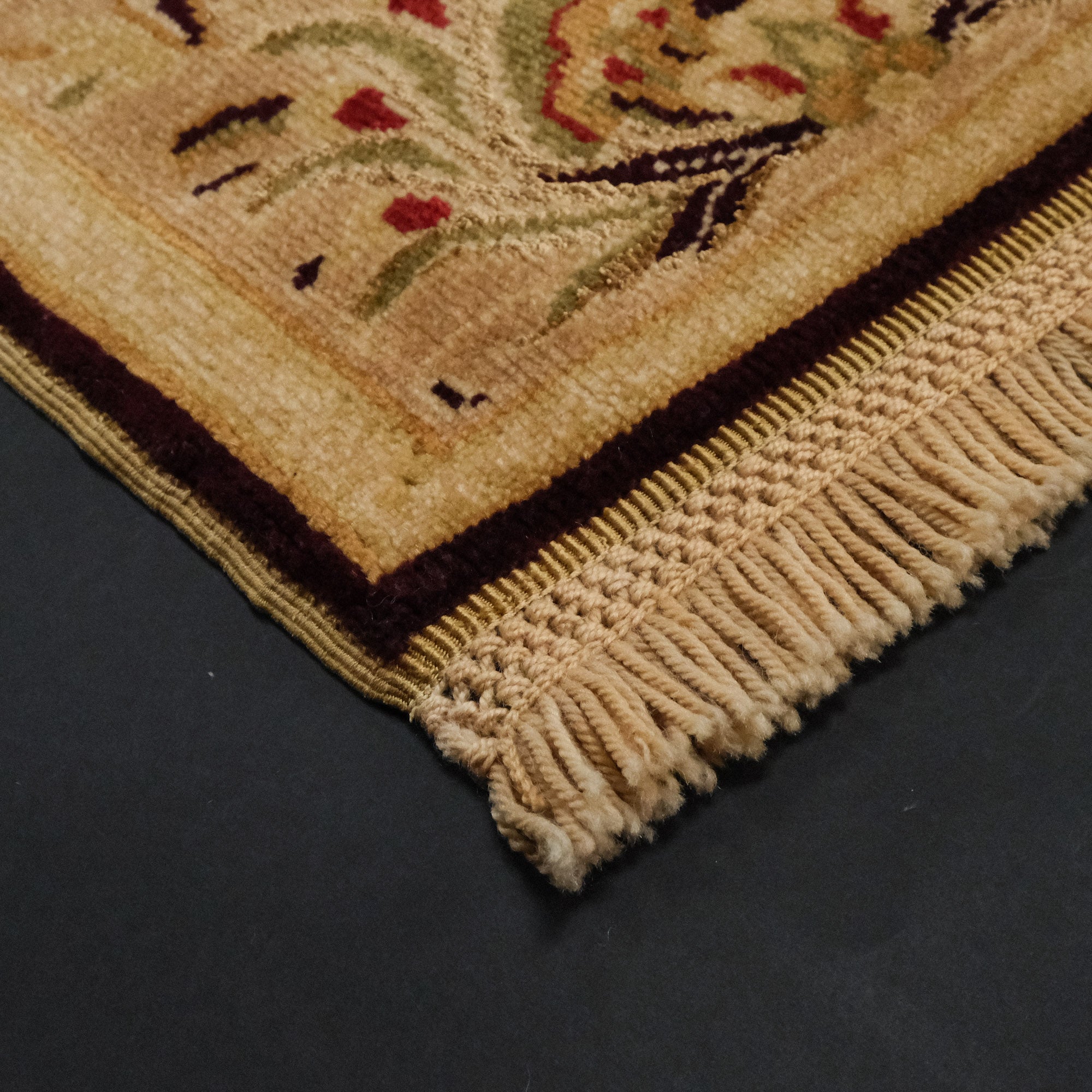 Harem Series Hand-Woven Uşak Patterned Burgundy Carpet