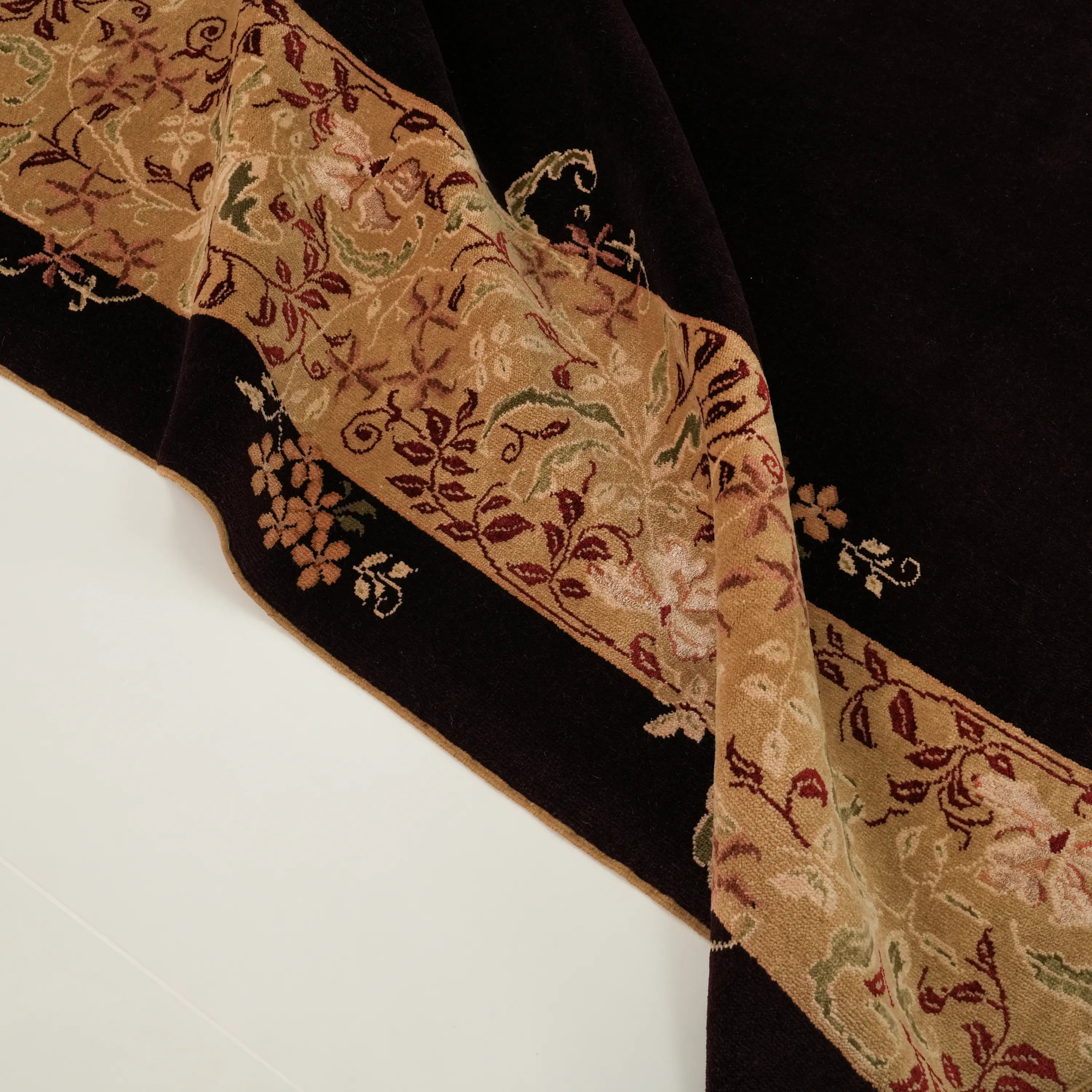 Harem Serisi El Dokuma Uşak Desenli Bordo İpekli Halı